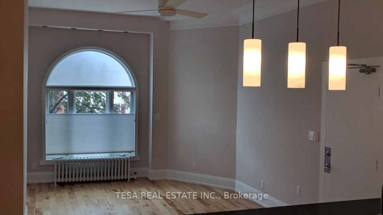 648 Bathurst Street, #Main