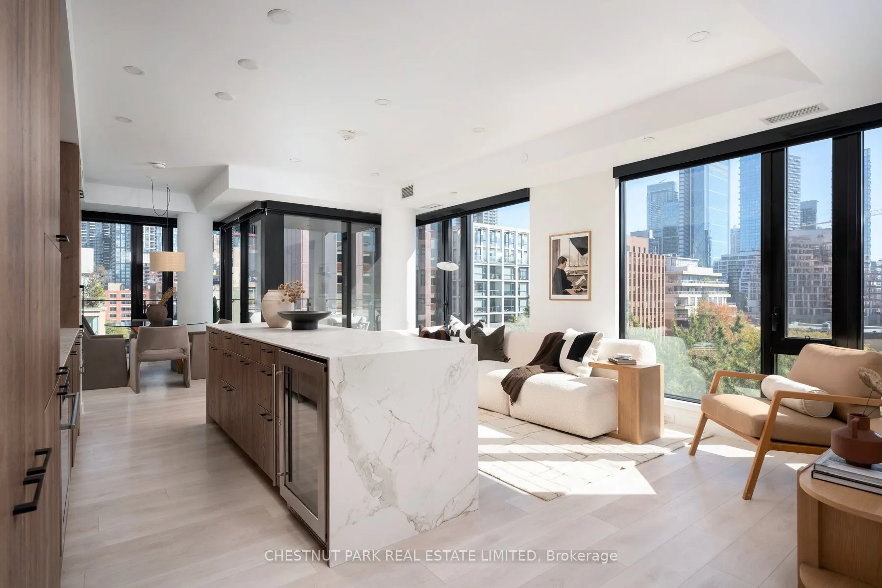 505 Richmond Street W, #526
