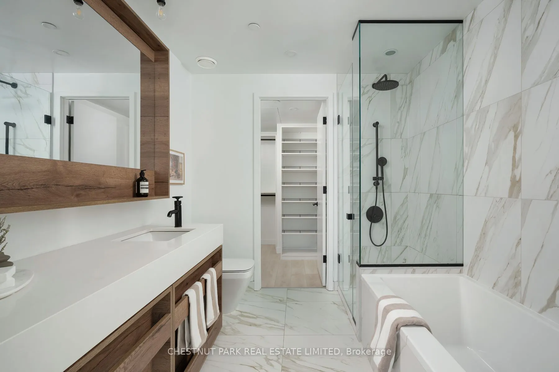 505 Richmond Street W, #526
