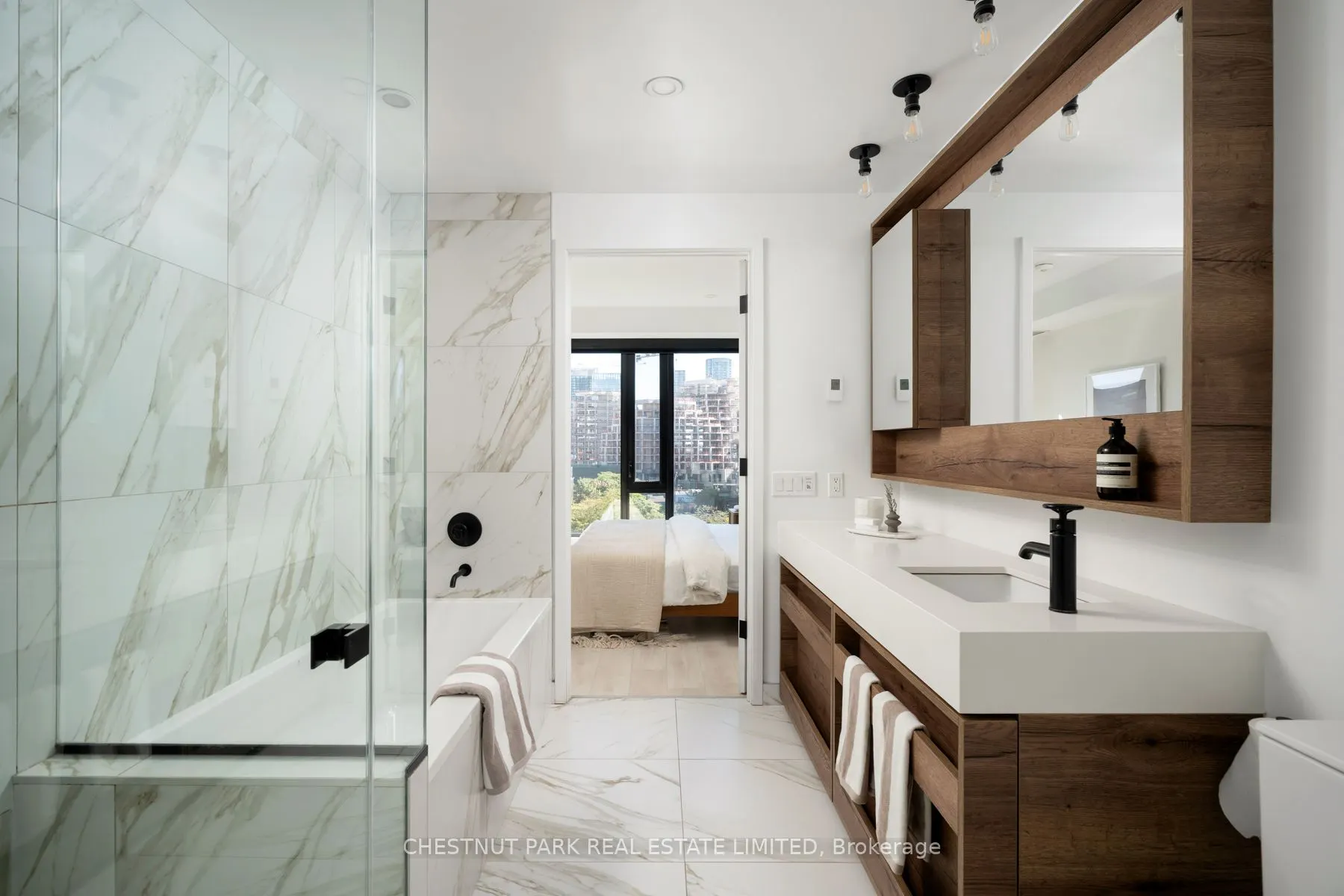 505 Richmond Street W, #526