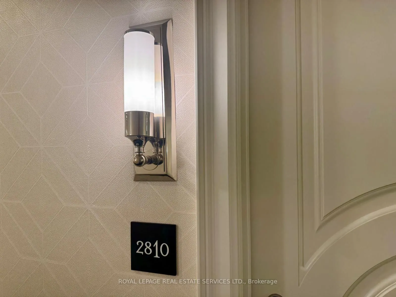 88 Blue Jays Way, #2810