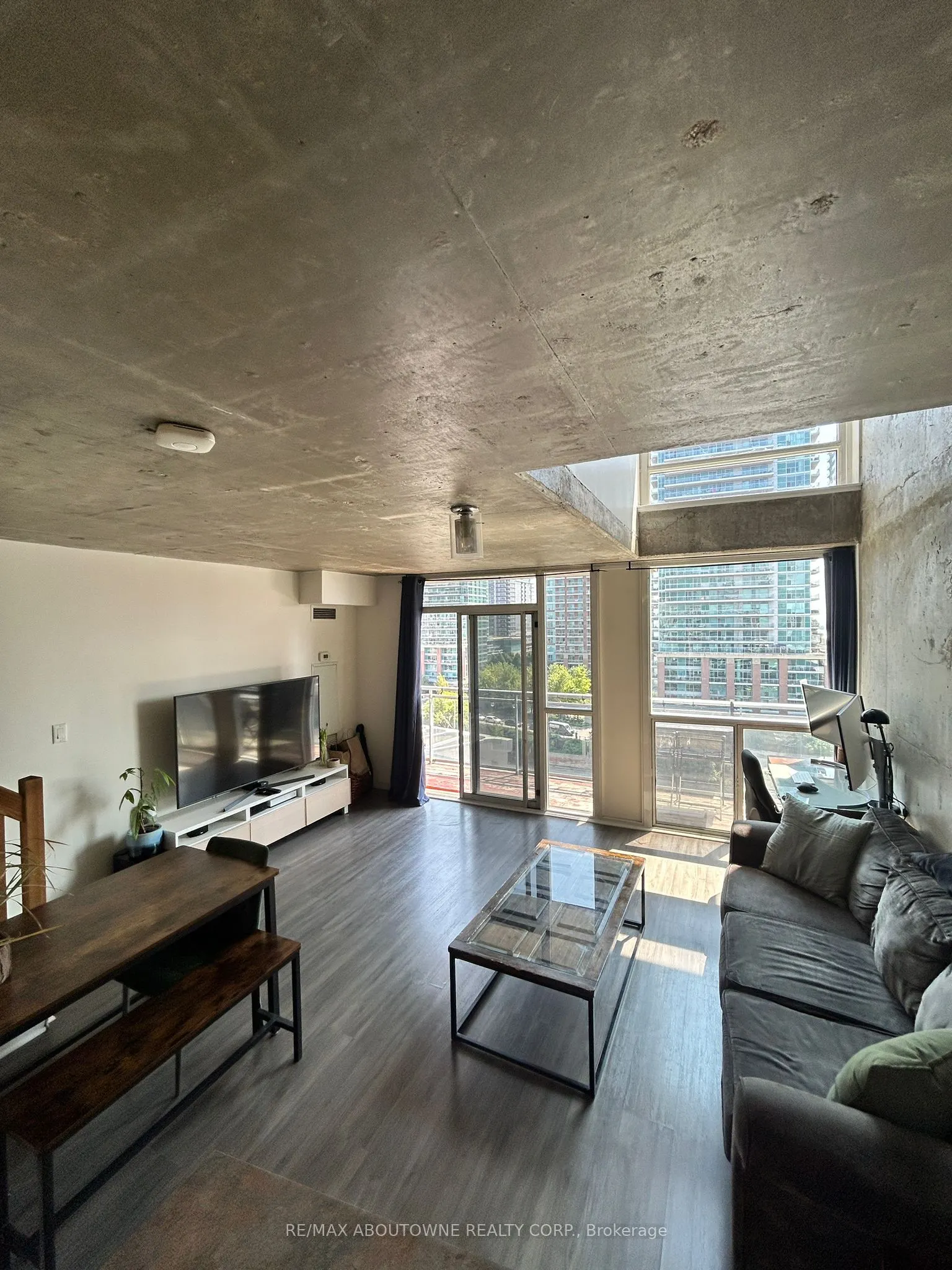 1029 King Street W, #1005