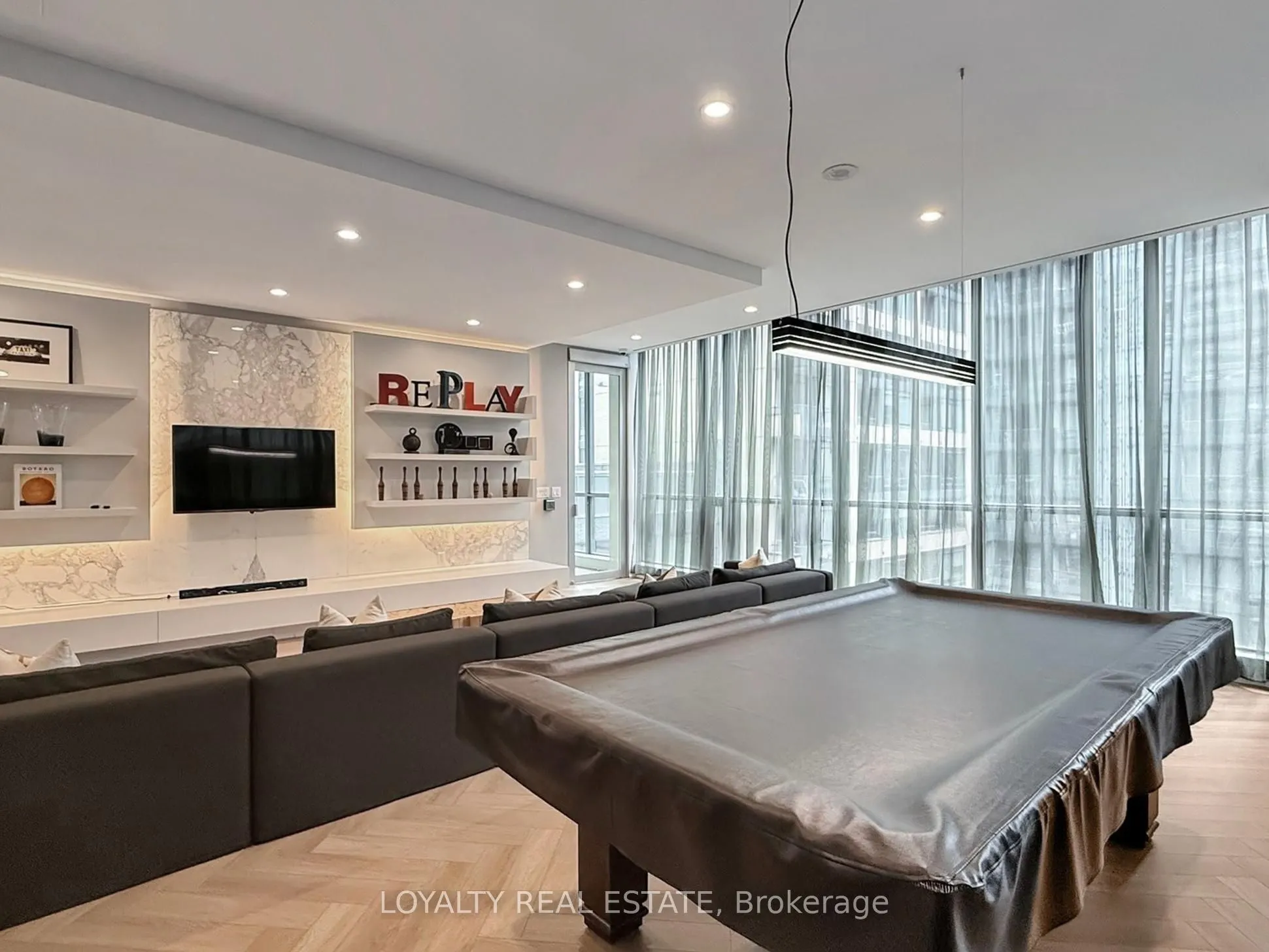 8 charlotte Street, #3305