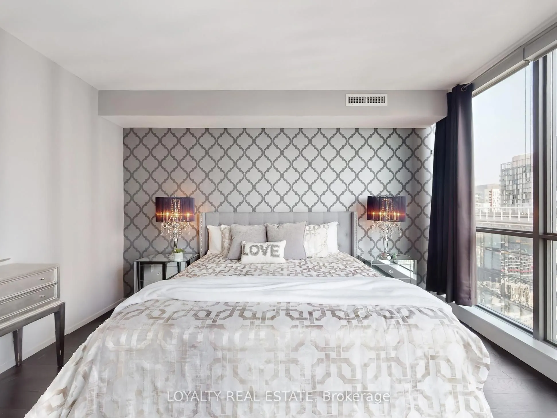 8 charlotte Street, #3305