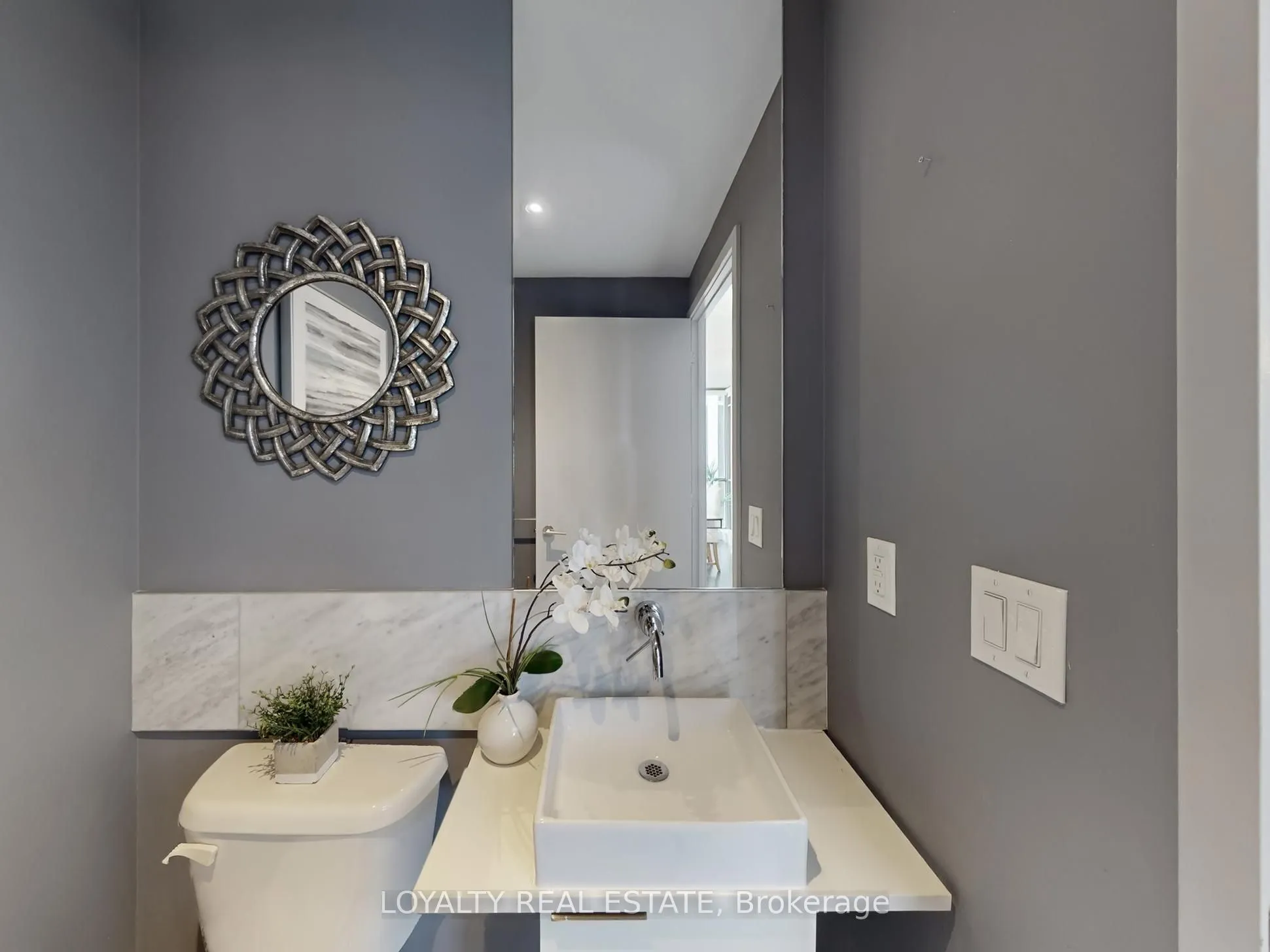 8 charlotte Street, #3305