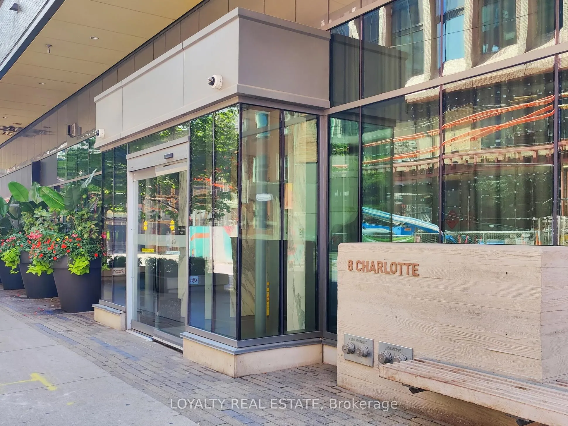 8 charlotte Street, #3305