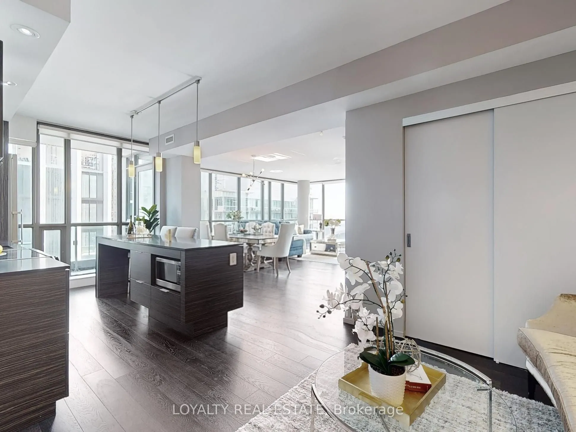 8 charlotte Street, #3305