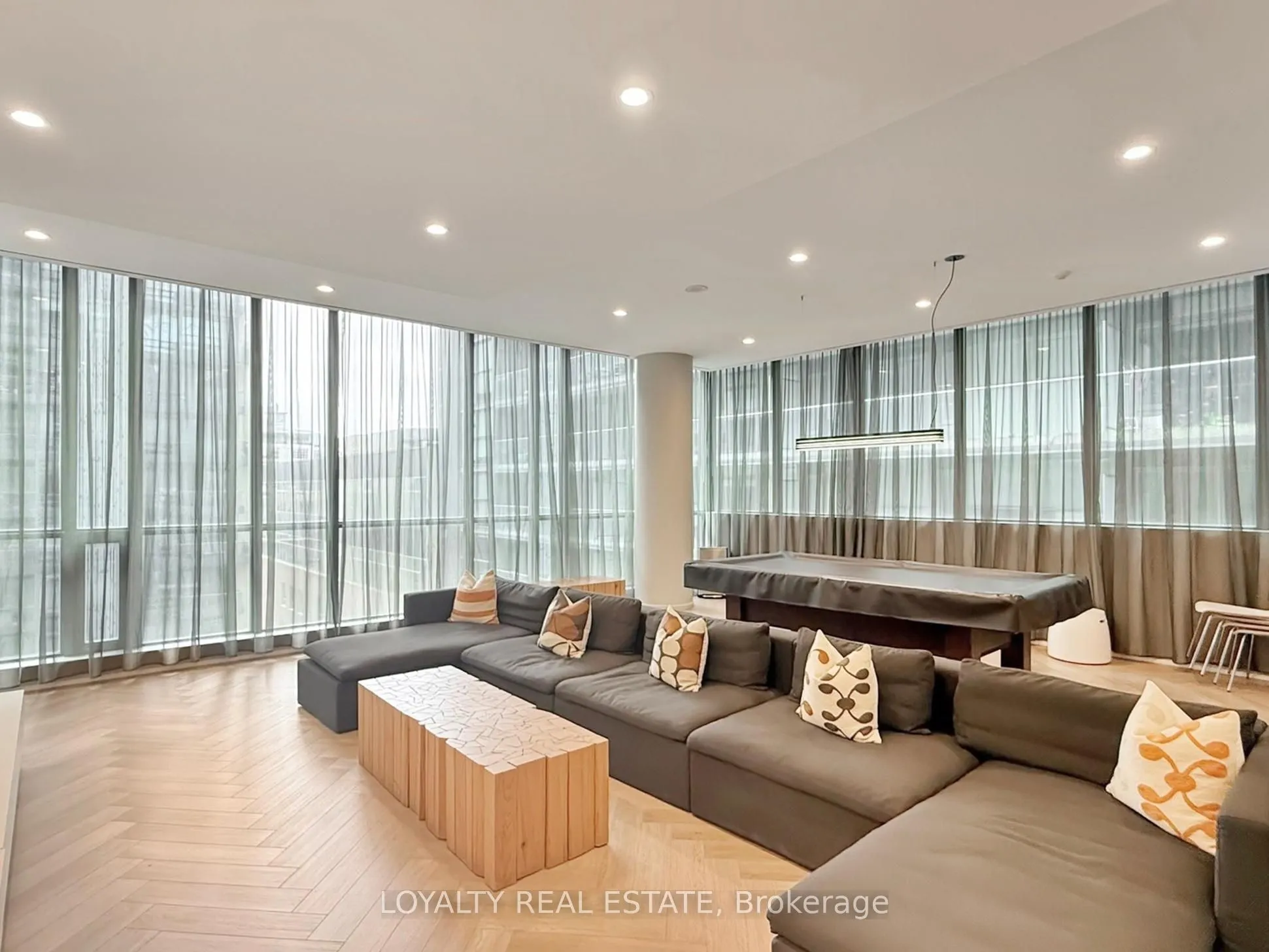 8 charlotte Street, #3305