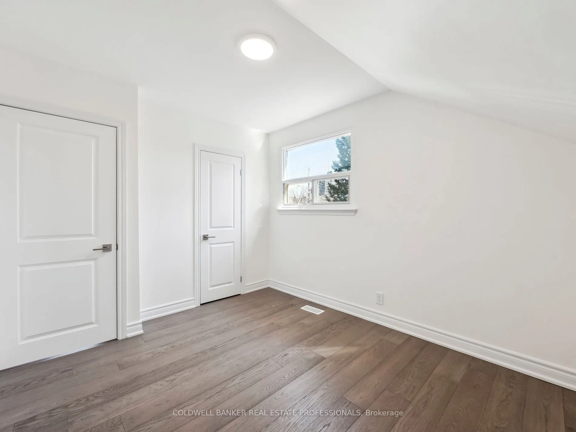 2 Kempsell Crescent