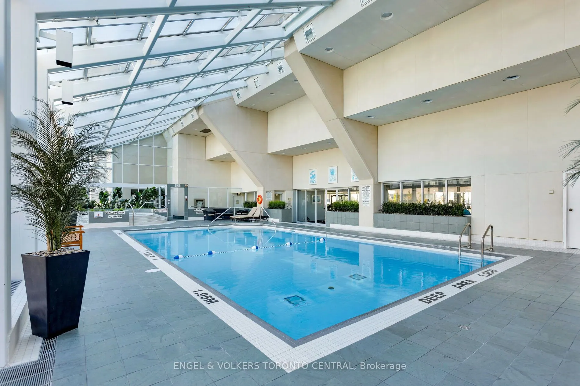 460 Queens Quay Way W, #803E