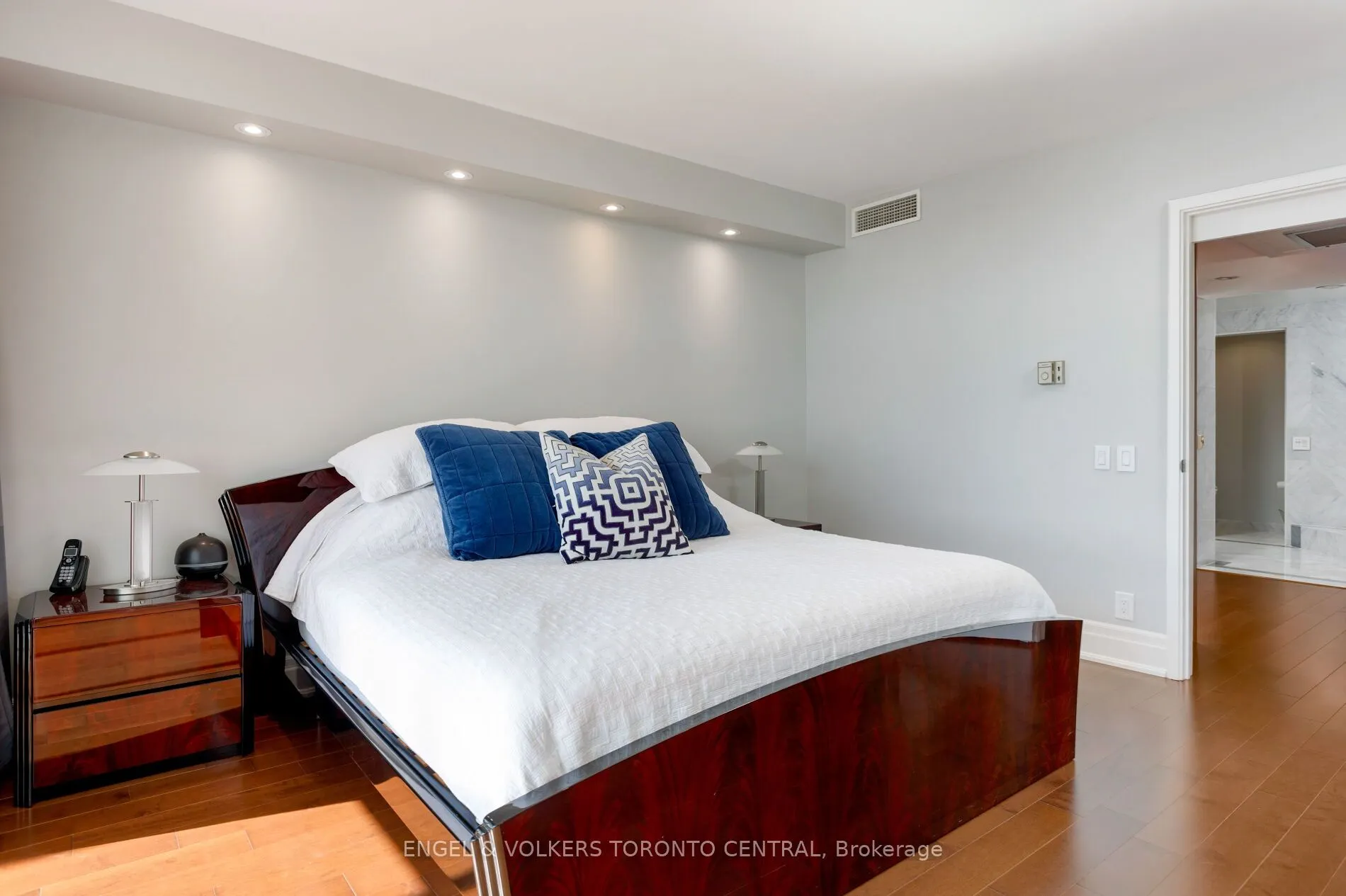 460 Queens Quay Way W, #803E