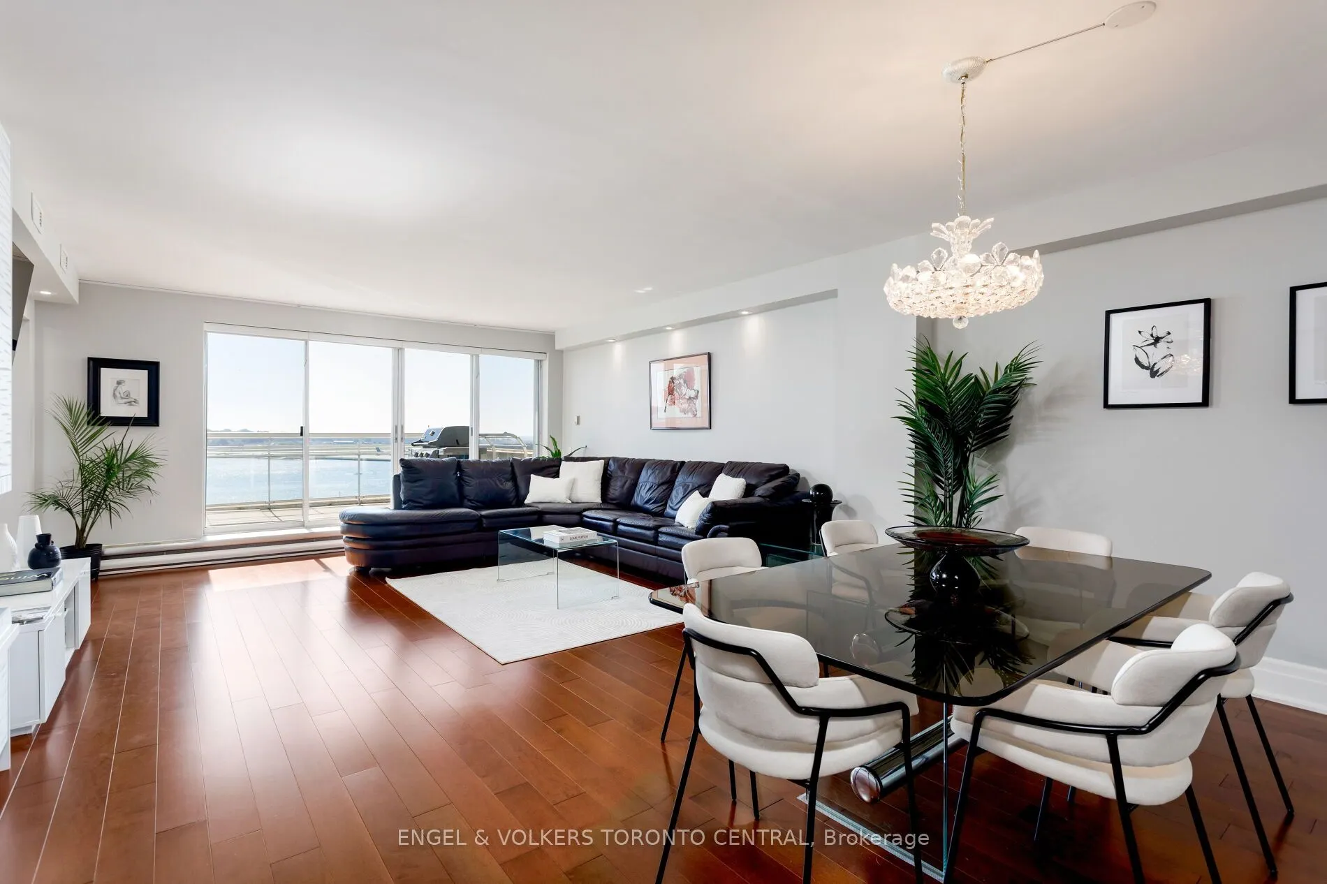 460 Queens Quay Way W, #803E