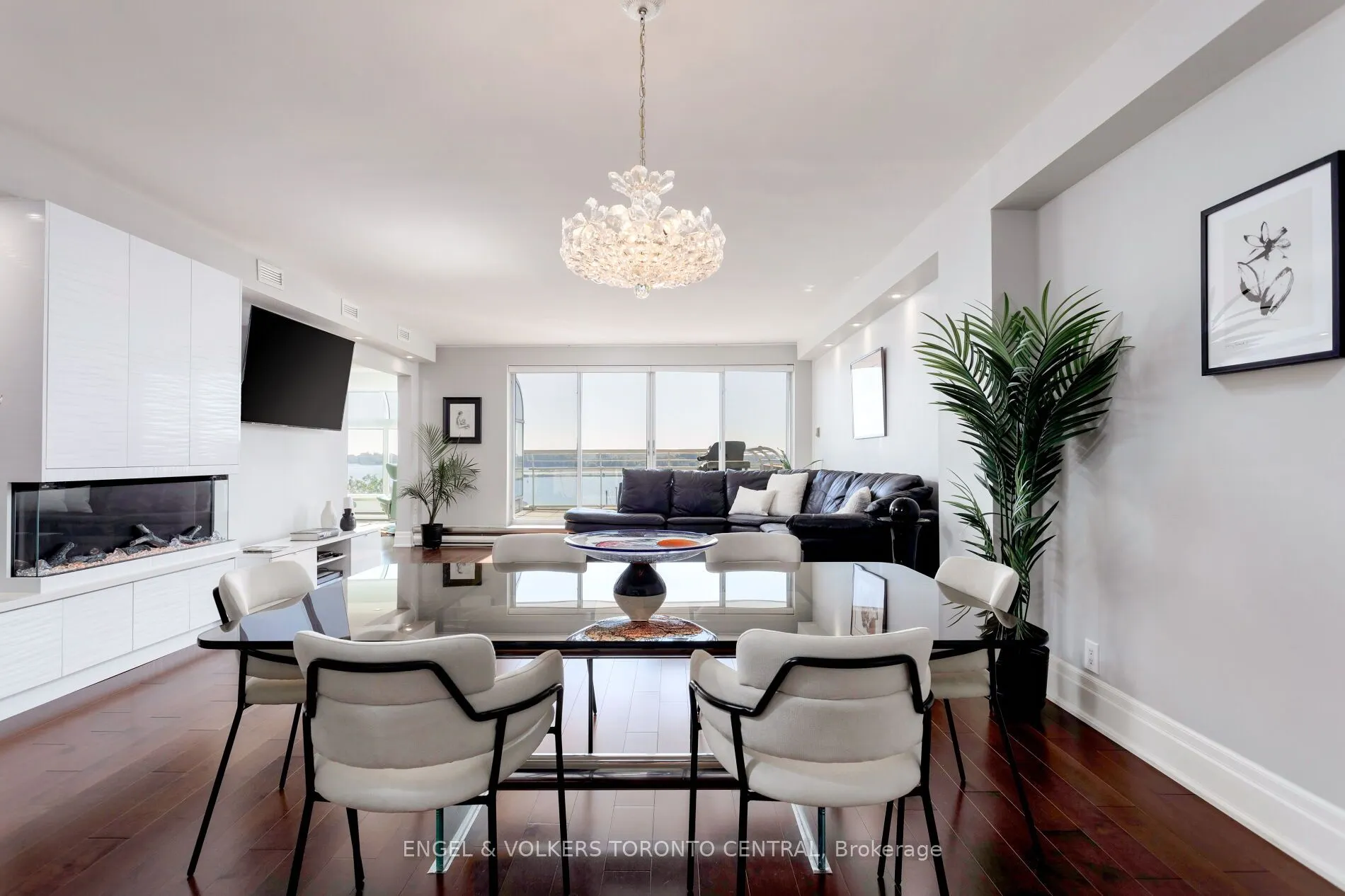 460 Queens Quay Way W, #803E