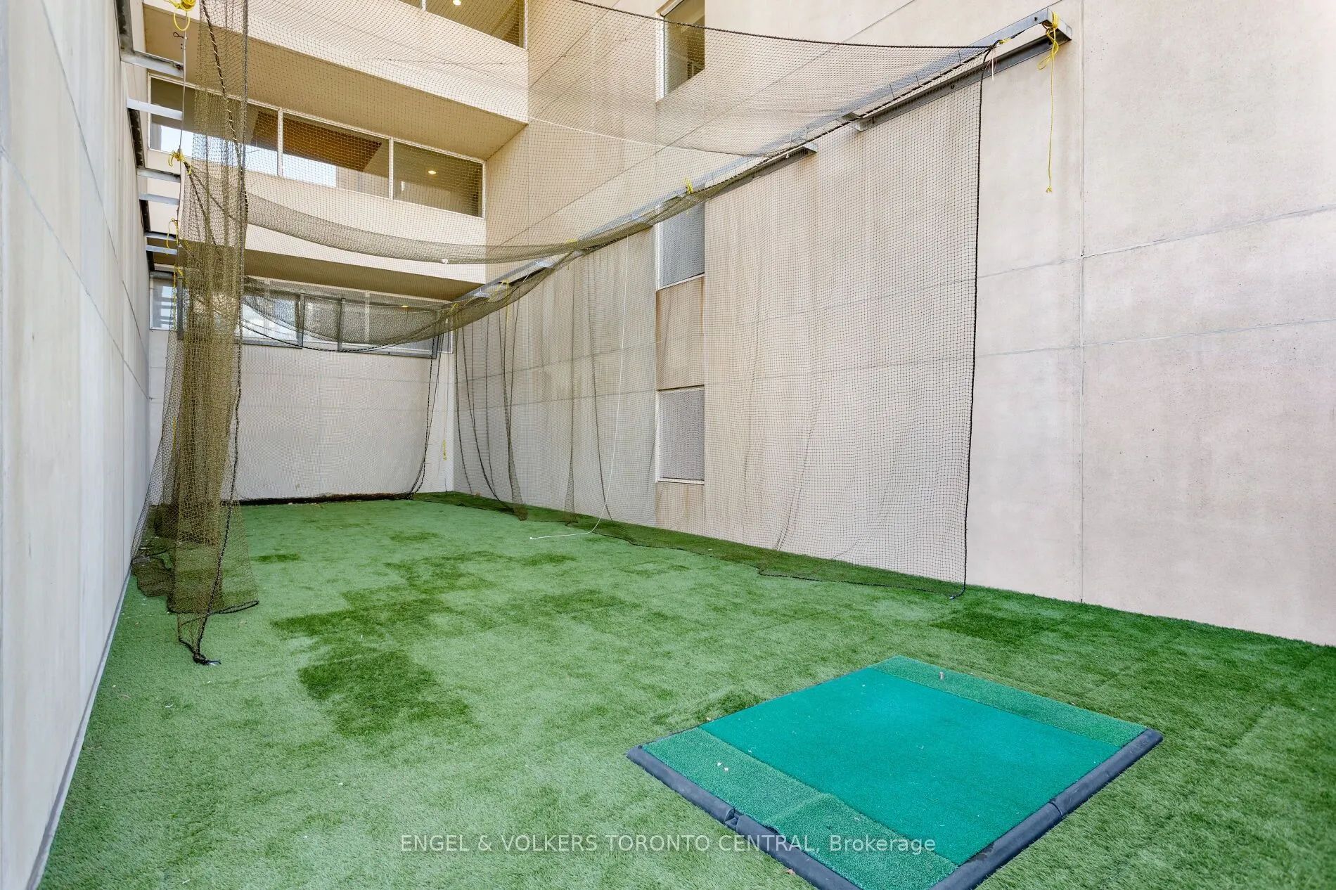 460 Queens Quay Way W, #803E