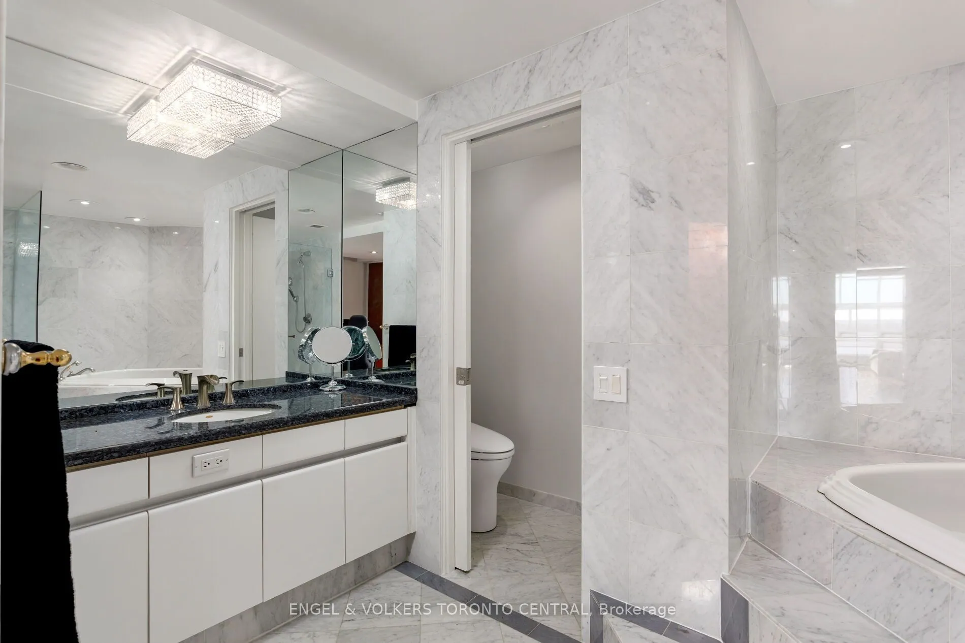 460 Queens Quay Way W, #803E