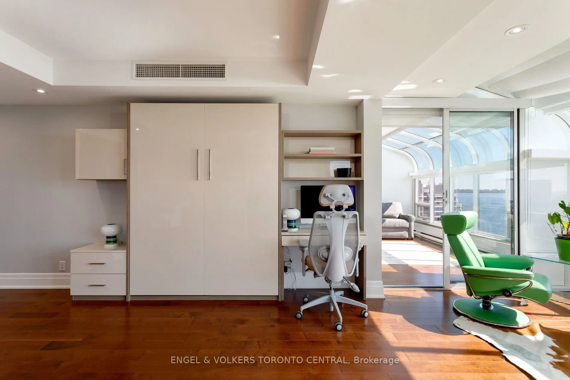 460 Queens Quay Way W, #803E