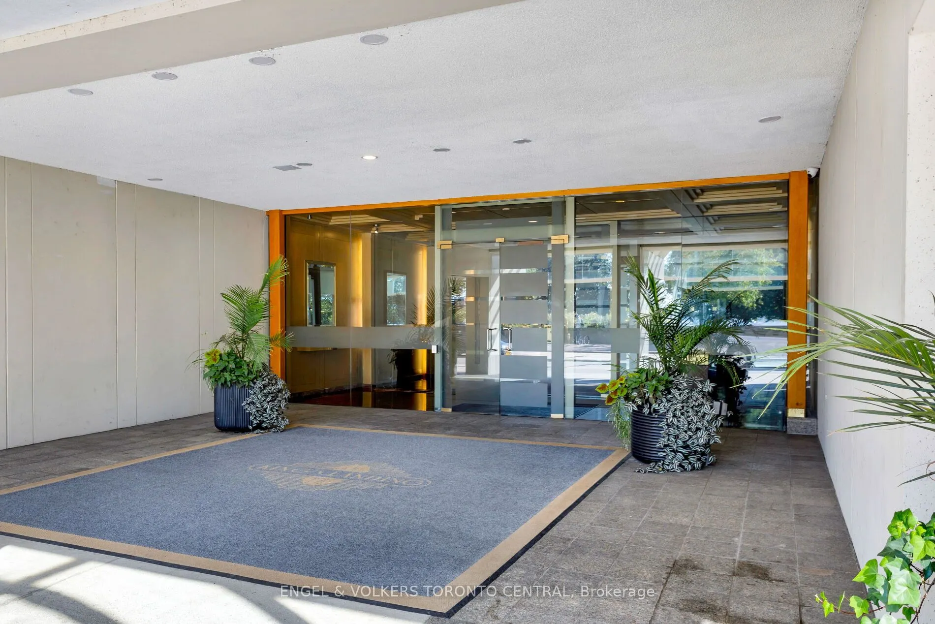 460 Queens Quay Way W, #803E