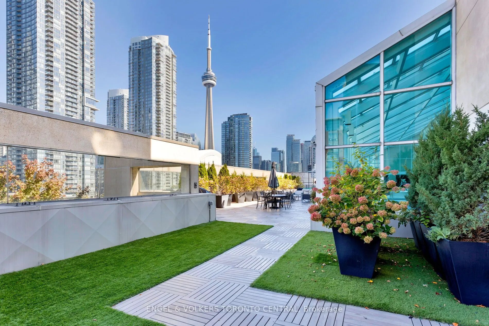 460 Queens Quay Way W, #803E