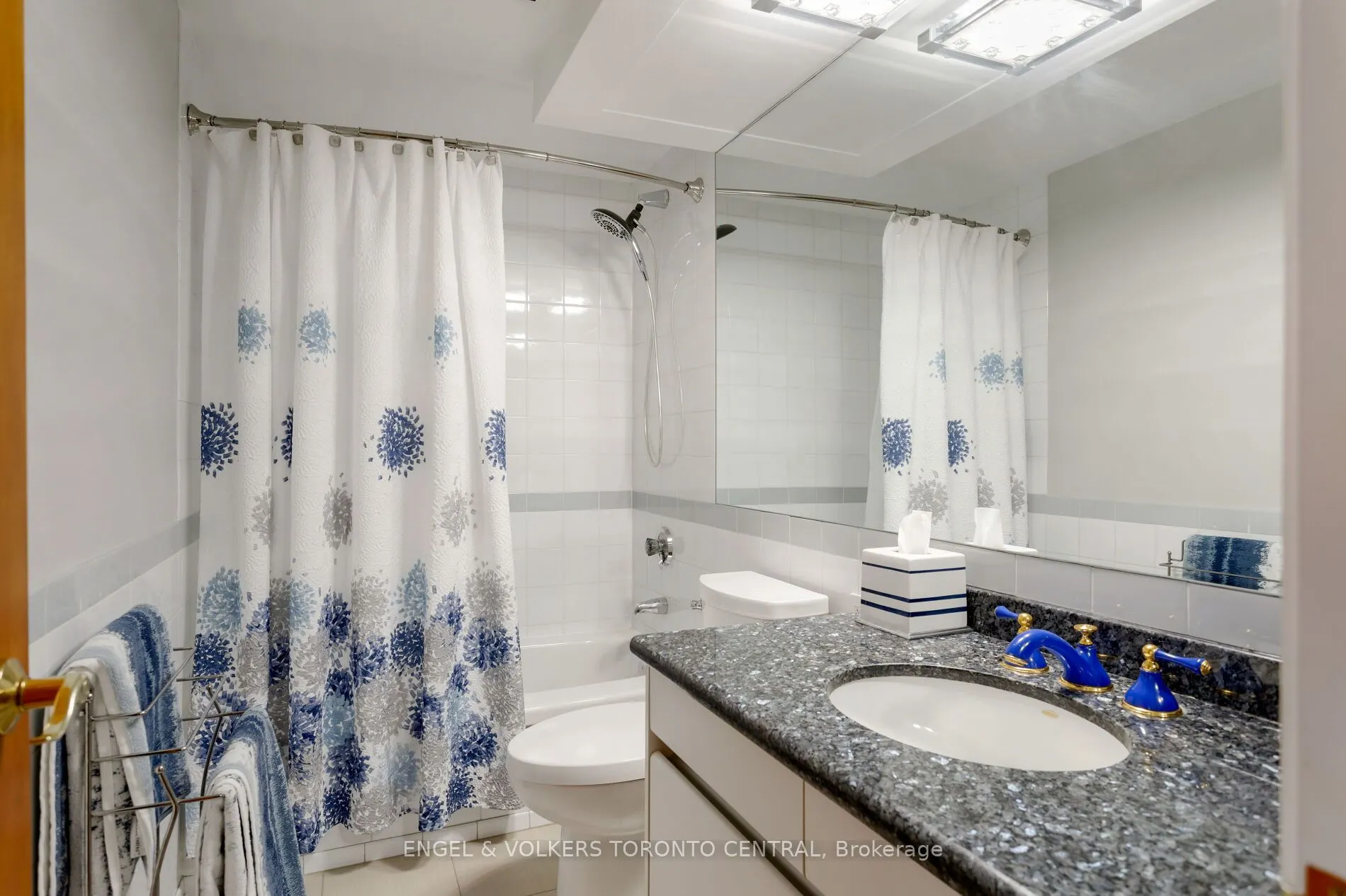 460 Queens Quay Way W, #803E