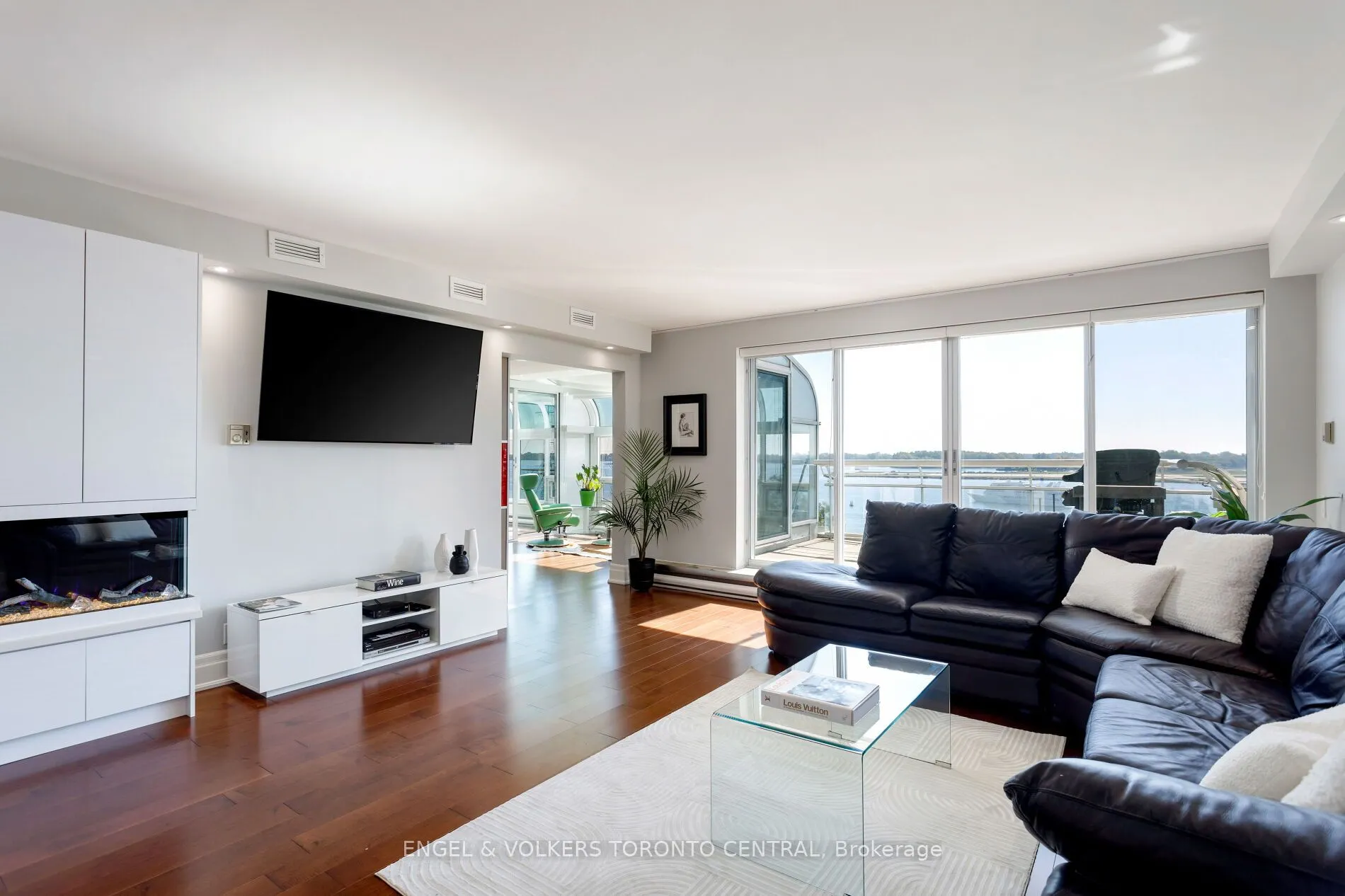 460 Queens Quay Way W, #803E