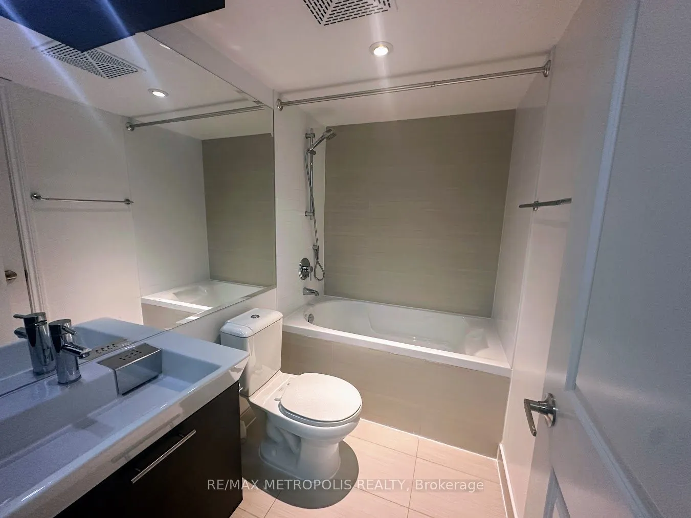 386 Yonge Street, #3911