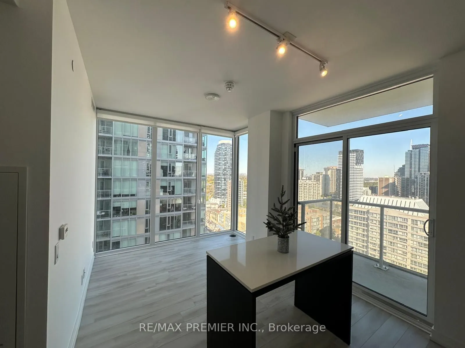 33 Helendale Avenue, #1403