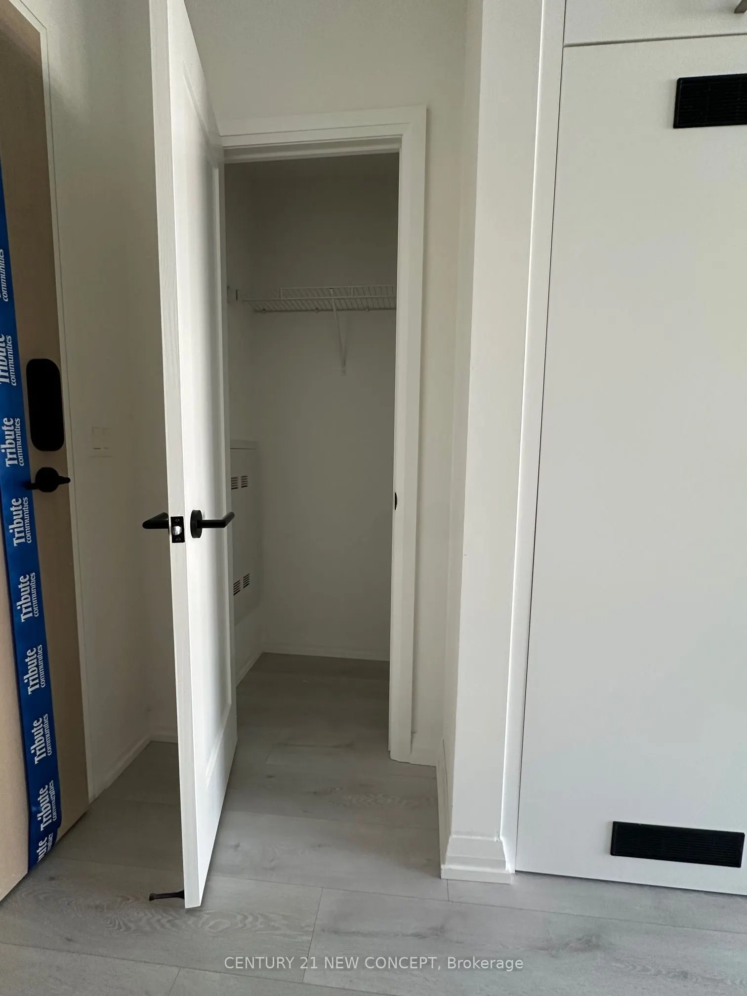 280 Dundas Street W, #404
