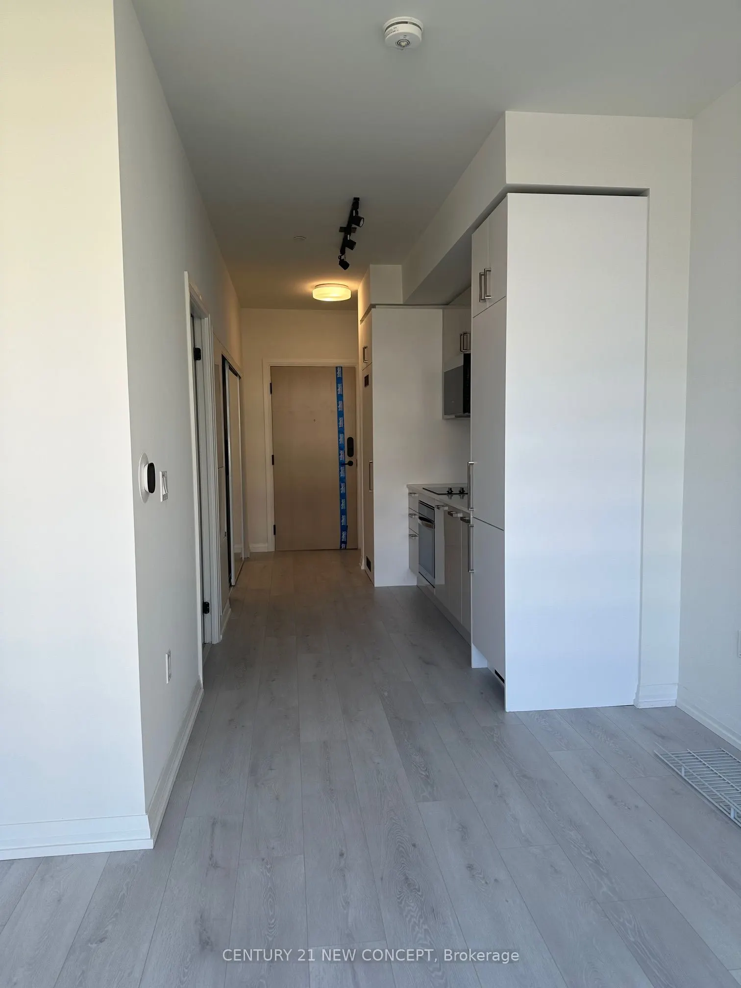 280 Dundas Street W, #404