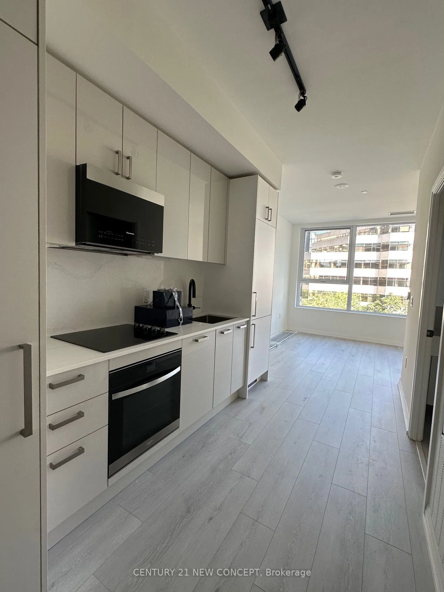 280 Dundas Street W, #404