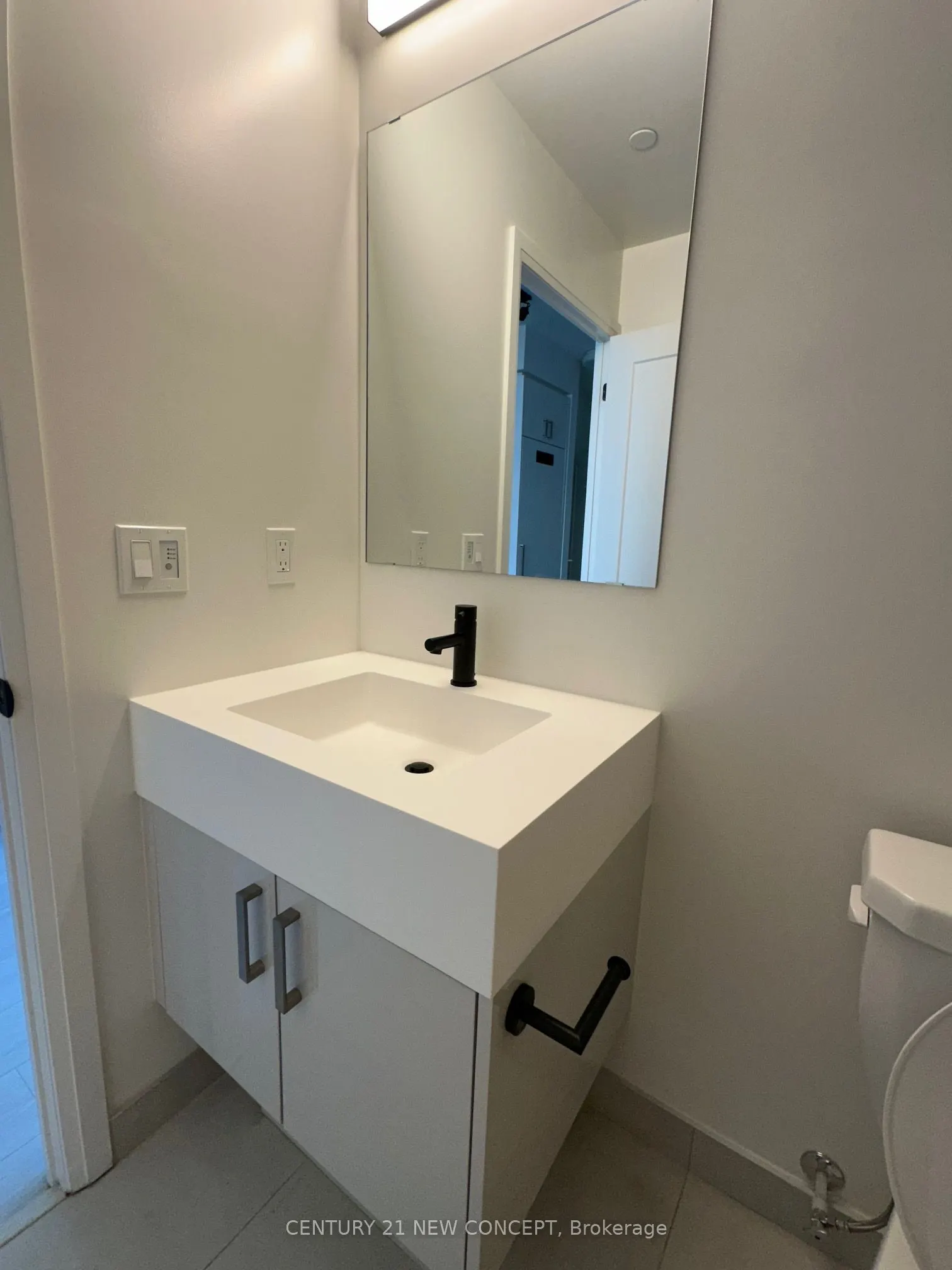 280 Dundas Street W, #404
