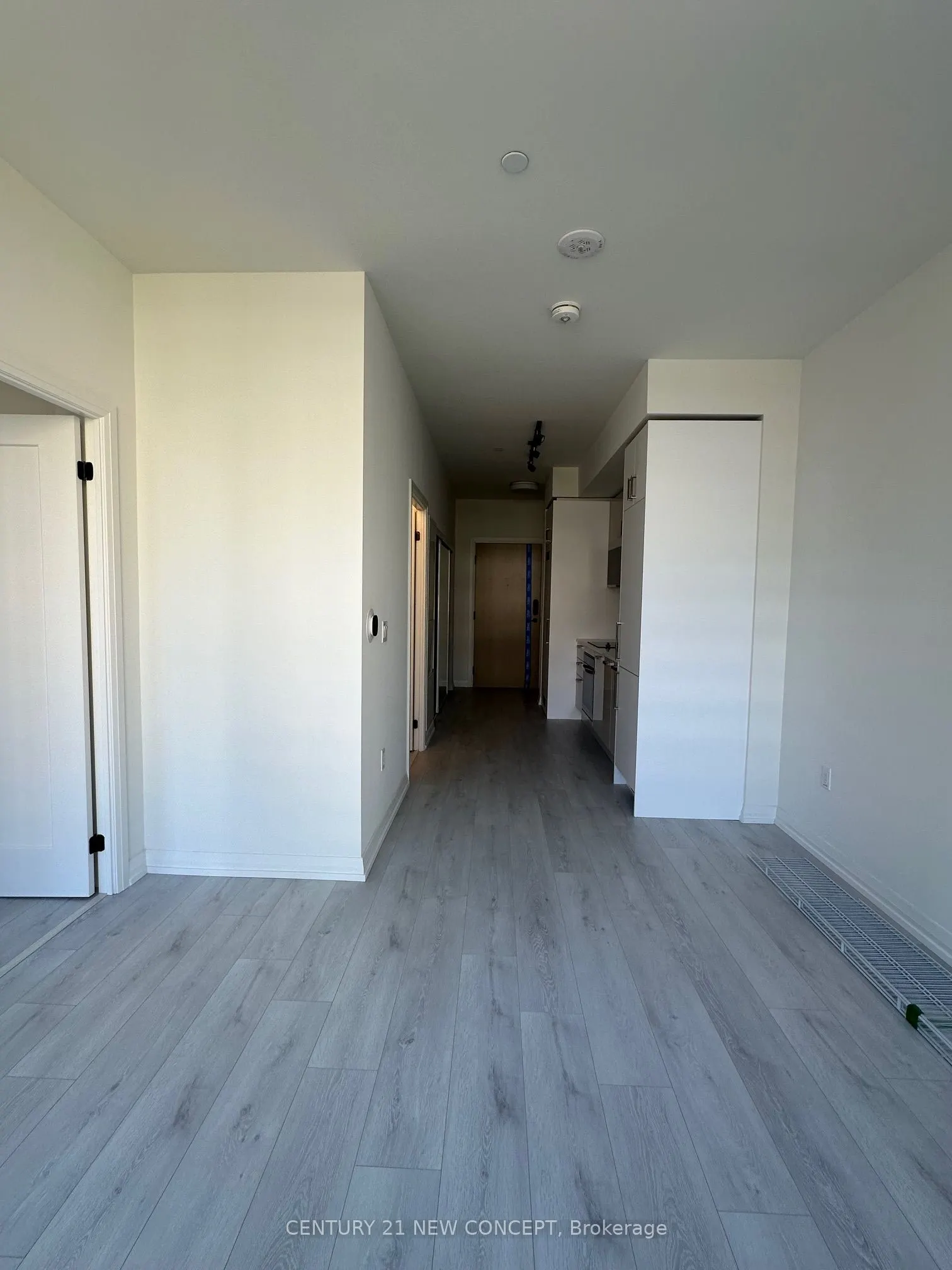 280 Dundas Street W, #404