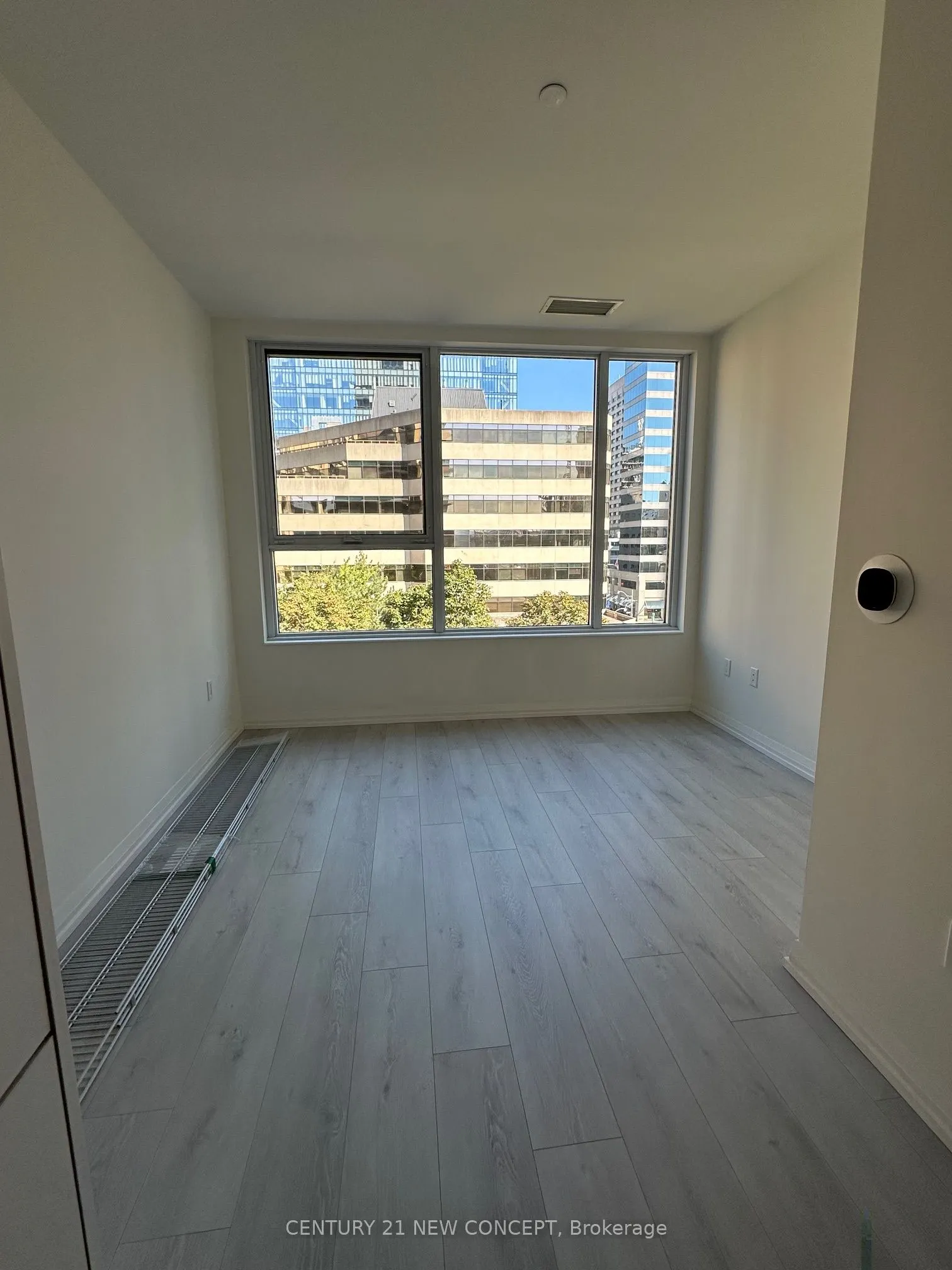 280 Dundas Street W, #404