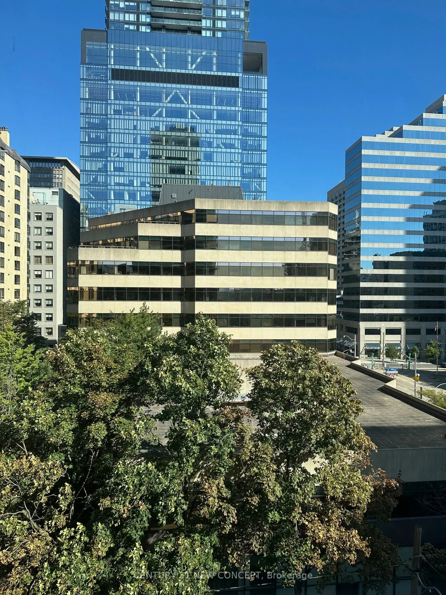 280 Dundas Street W, #404
