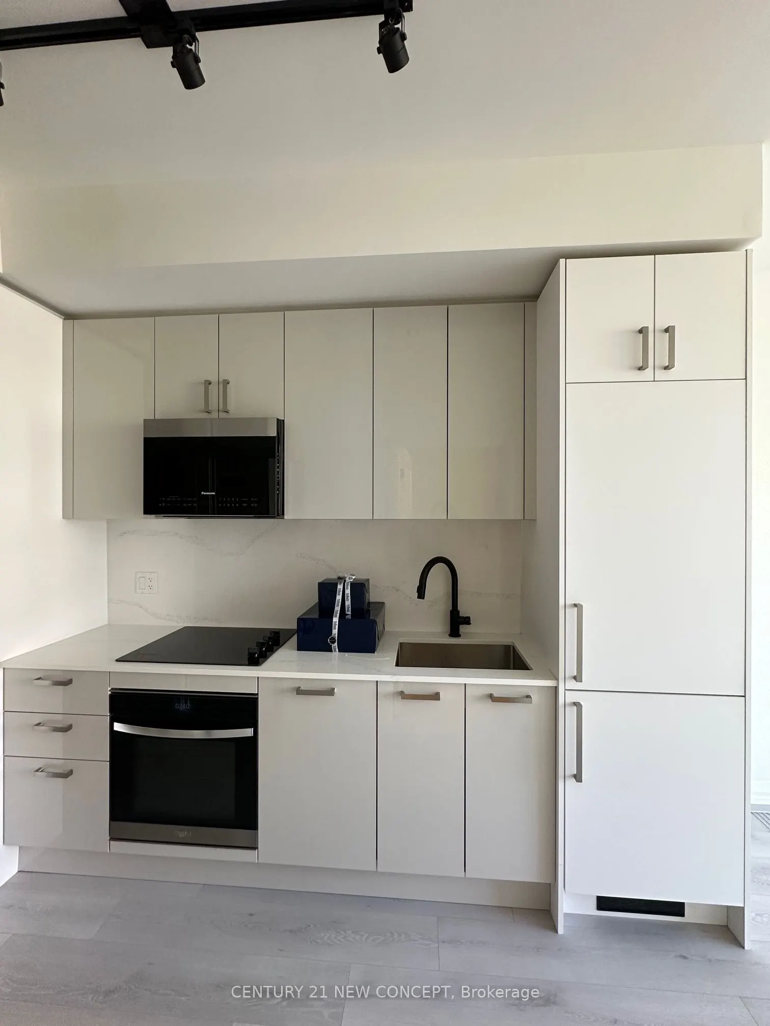 280 Dundas Street W, #404