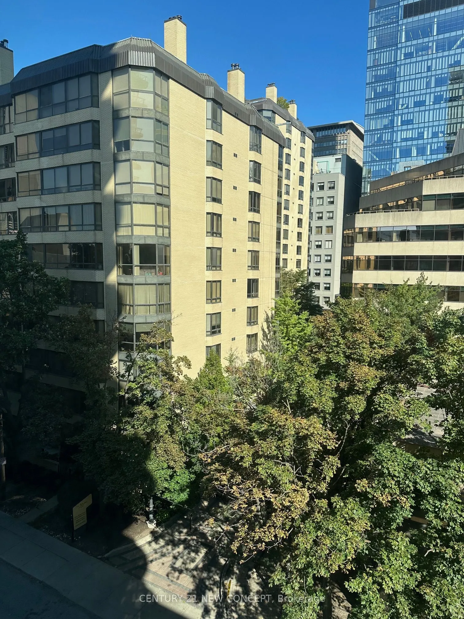 280 Dundas Street W, #404