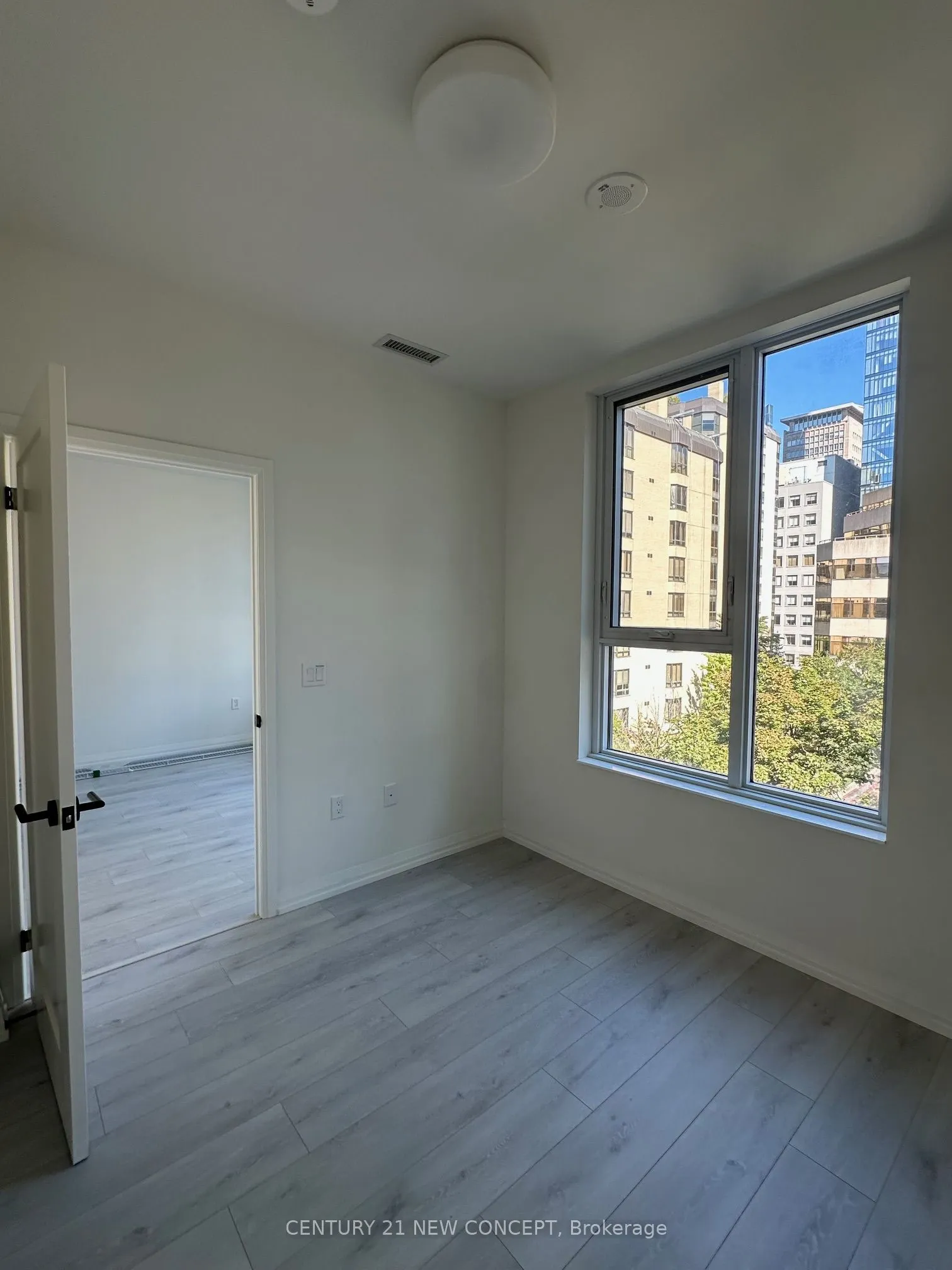 280 Dundas Street W, #404