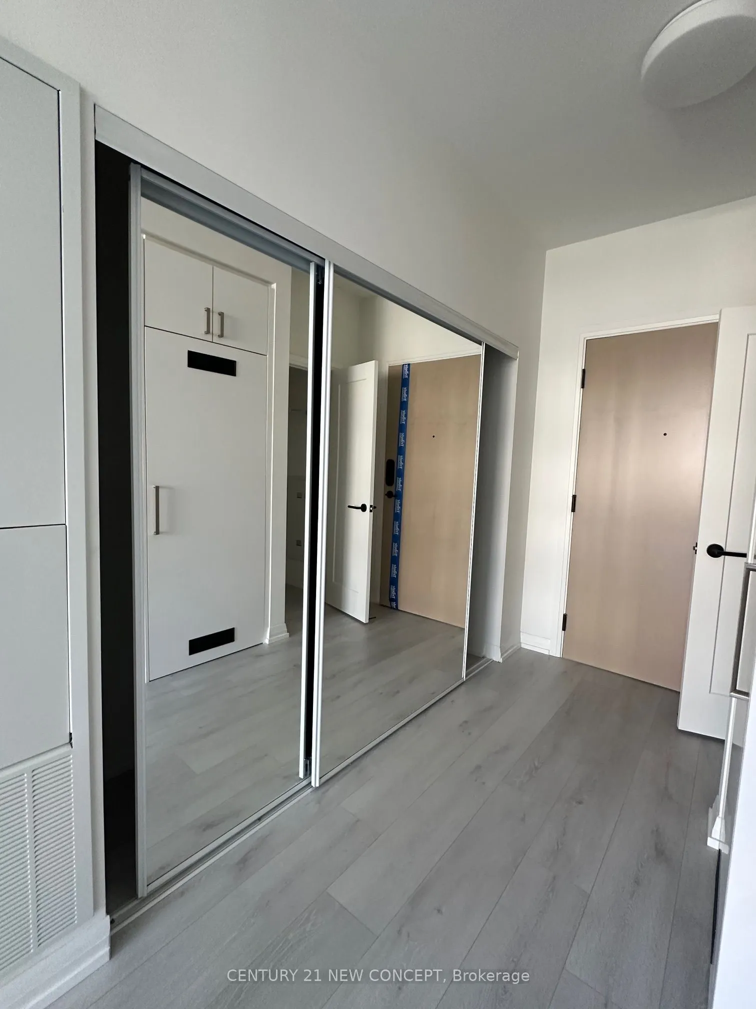 280 Dundas Street W, #404