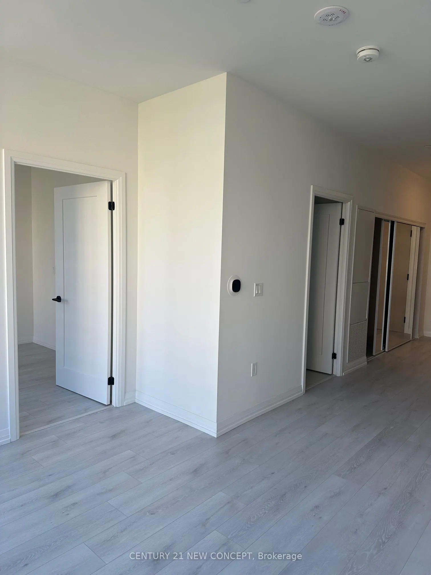 280 Dundas Street W, #404