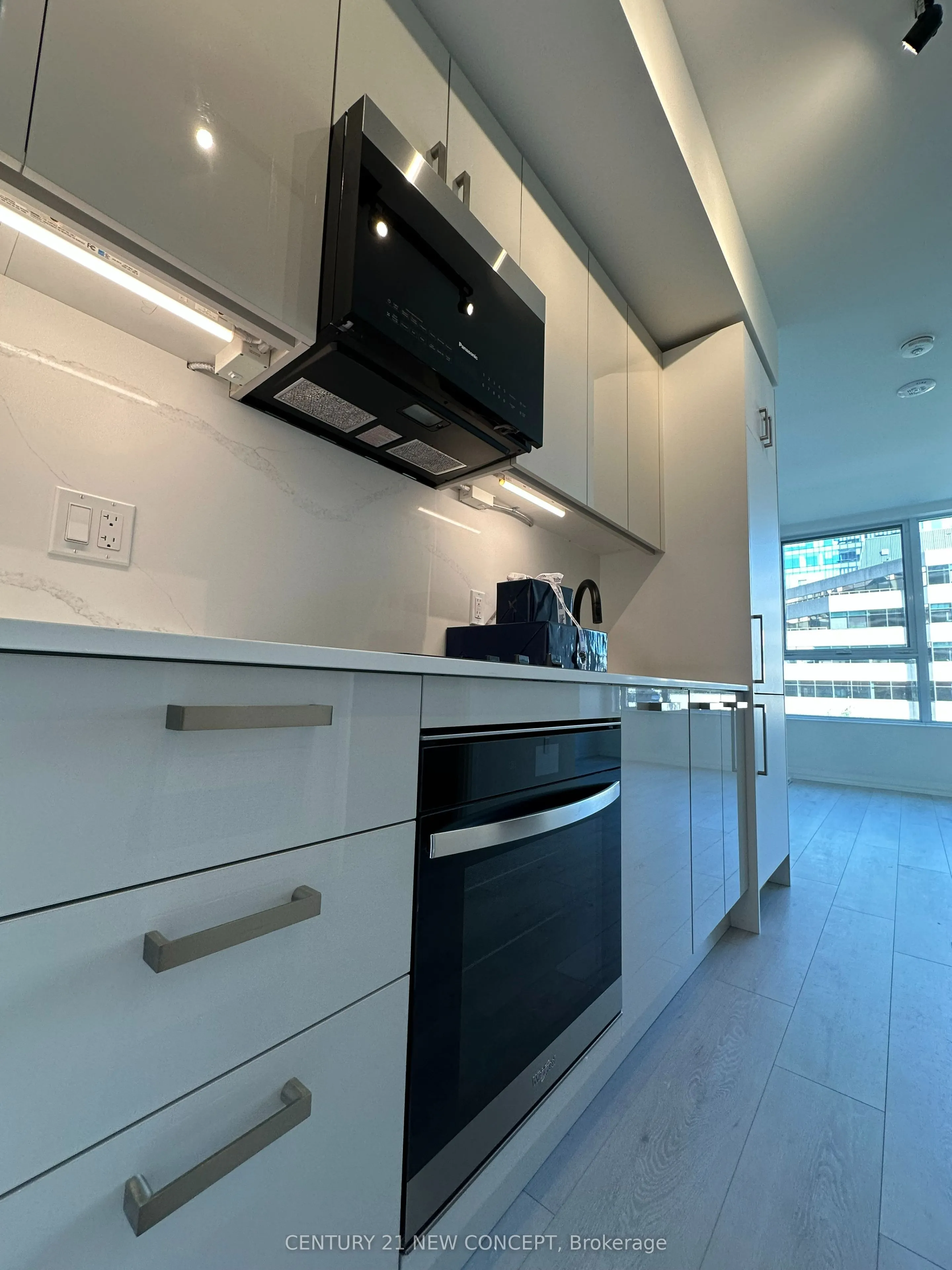 280 Dundas Street W, #404