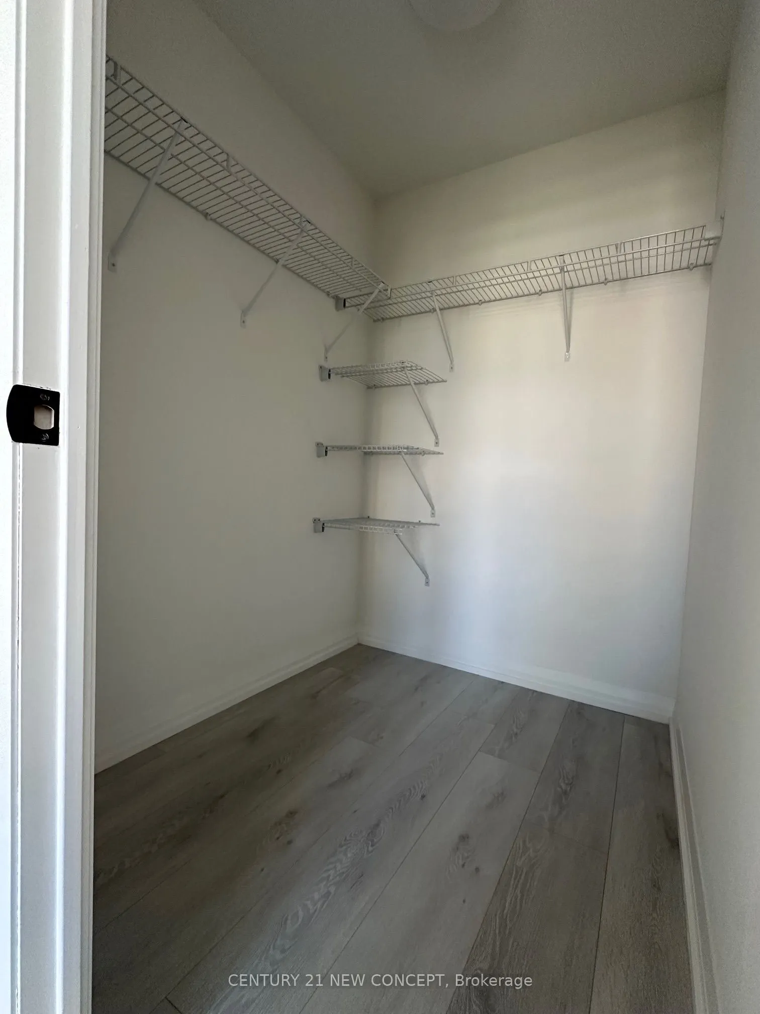 280 Dundas Street W, #404
