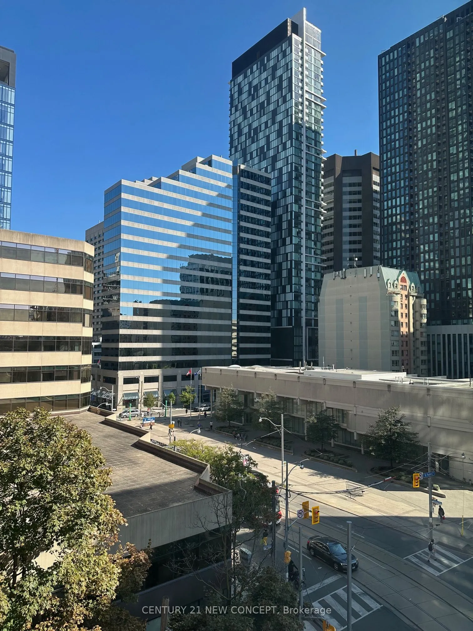 280 Dundas Street W, #404