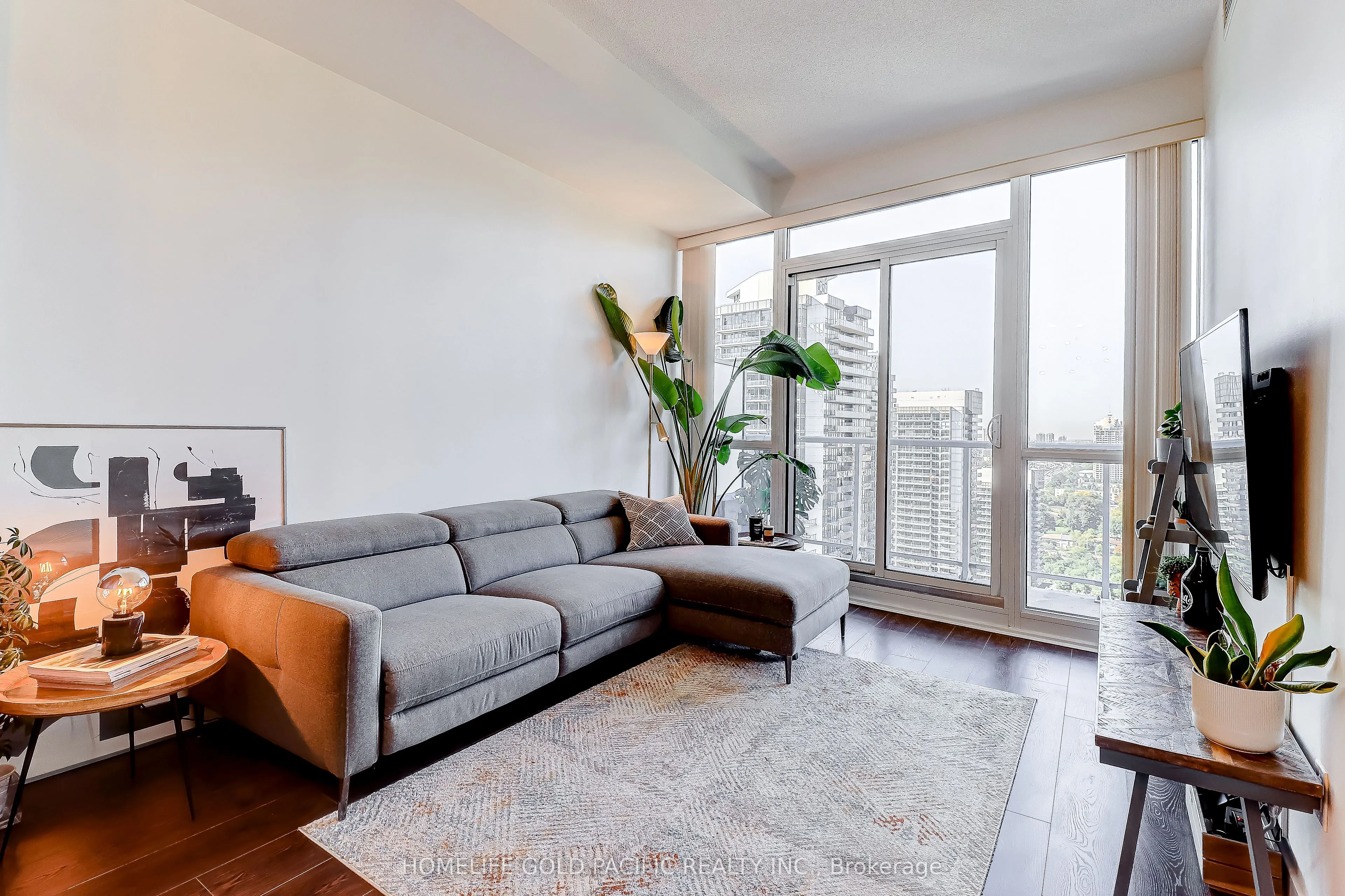 121 Mcmahon Drive, #3610