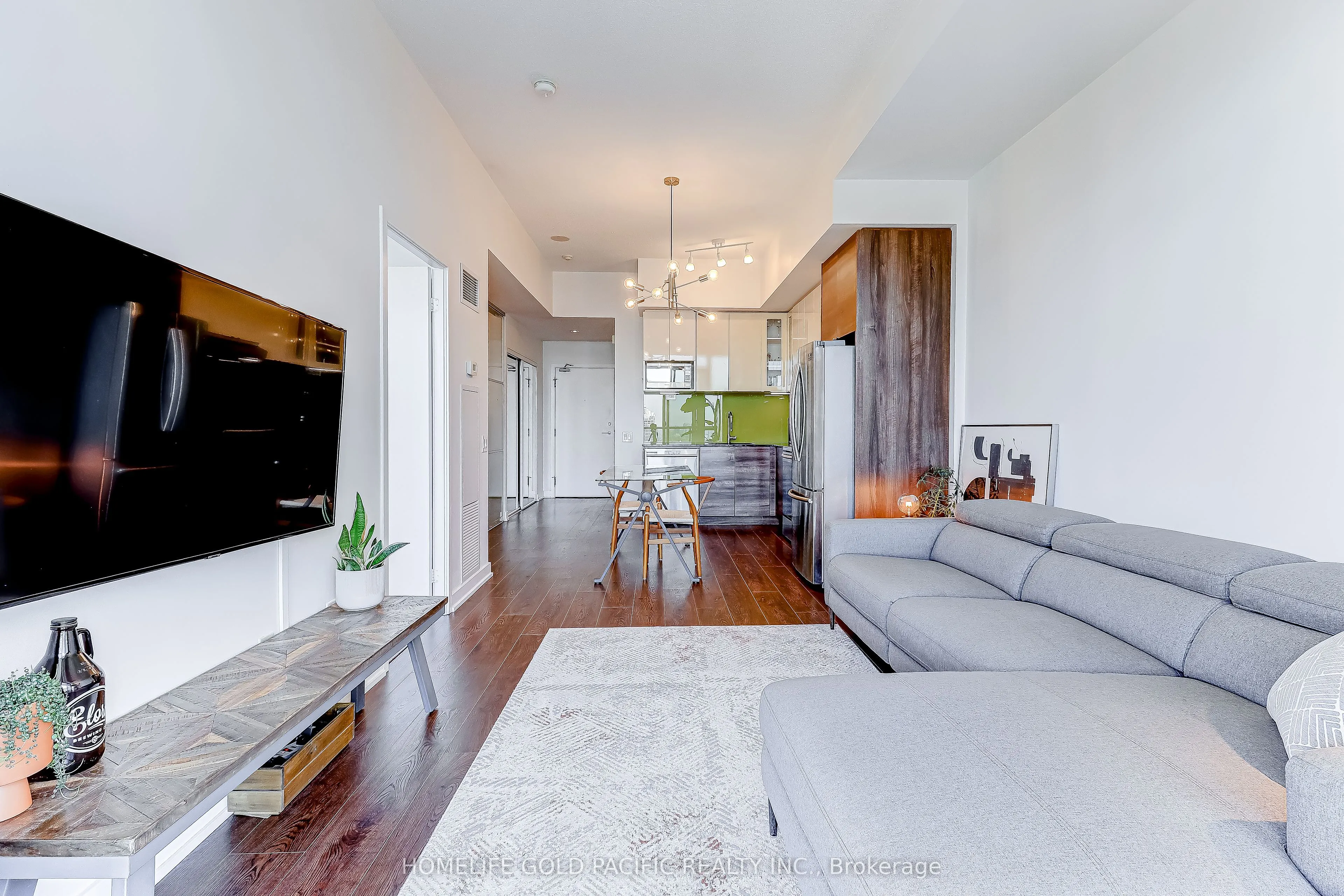 121 Mcmahon Drive, #3610
