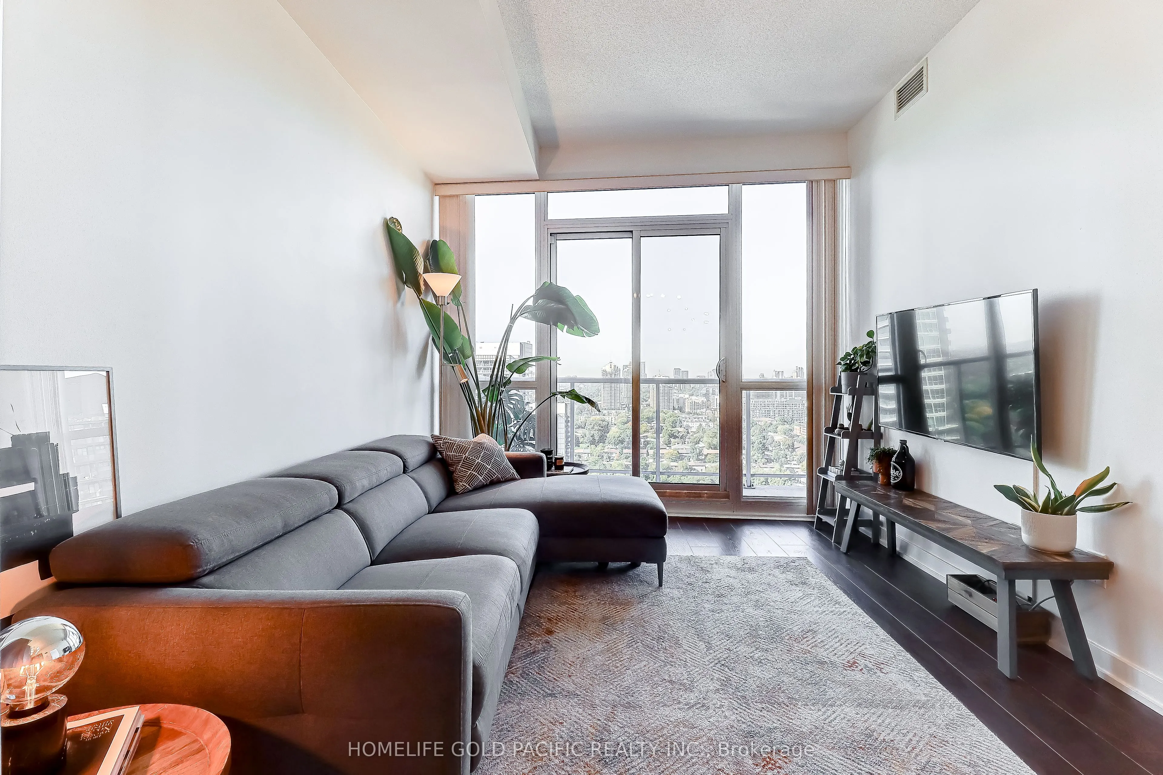 121 Mcmahon Drive, #3610