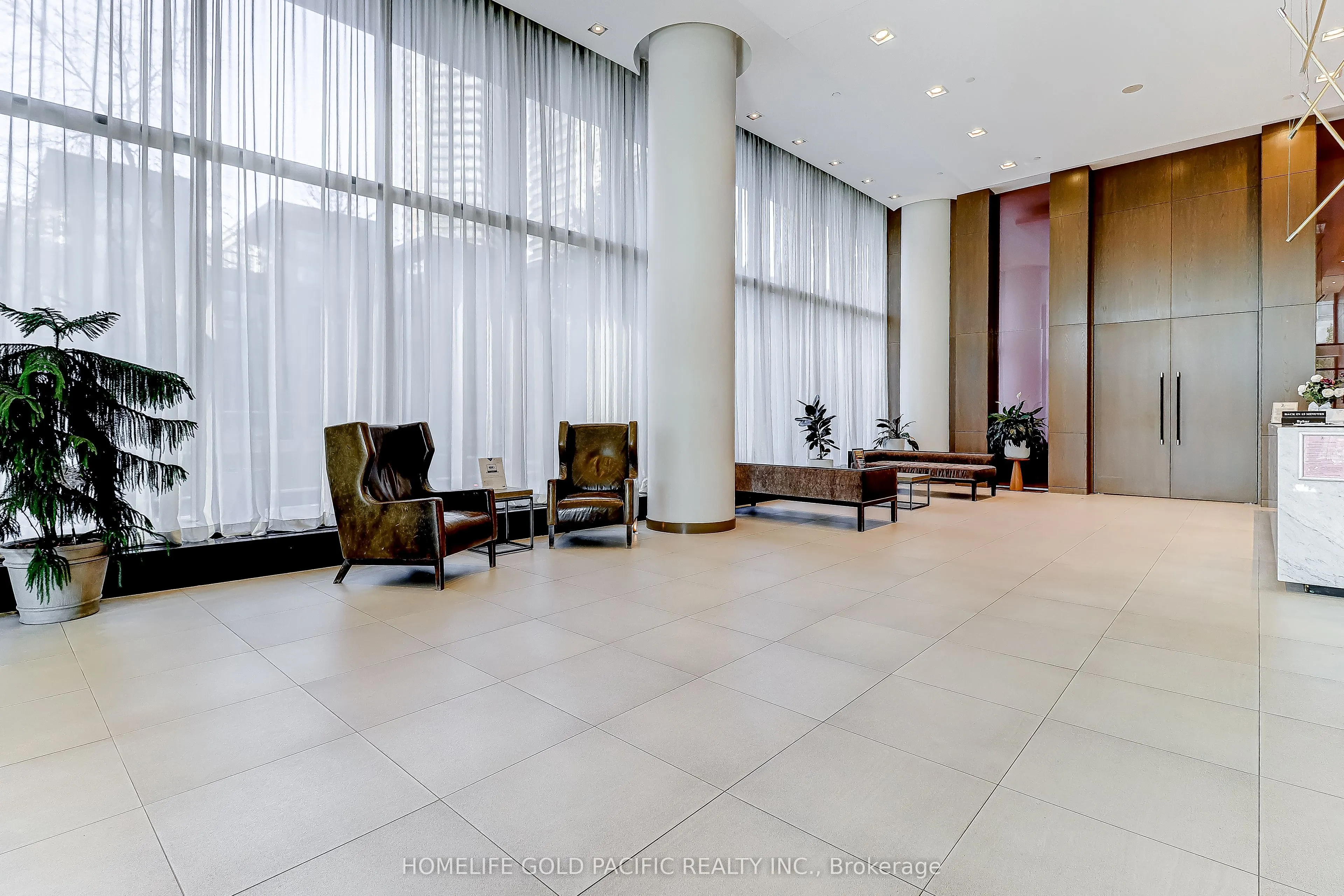 121 Mcmahon Drive, #3610