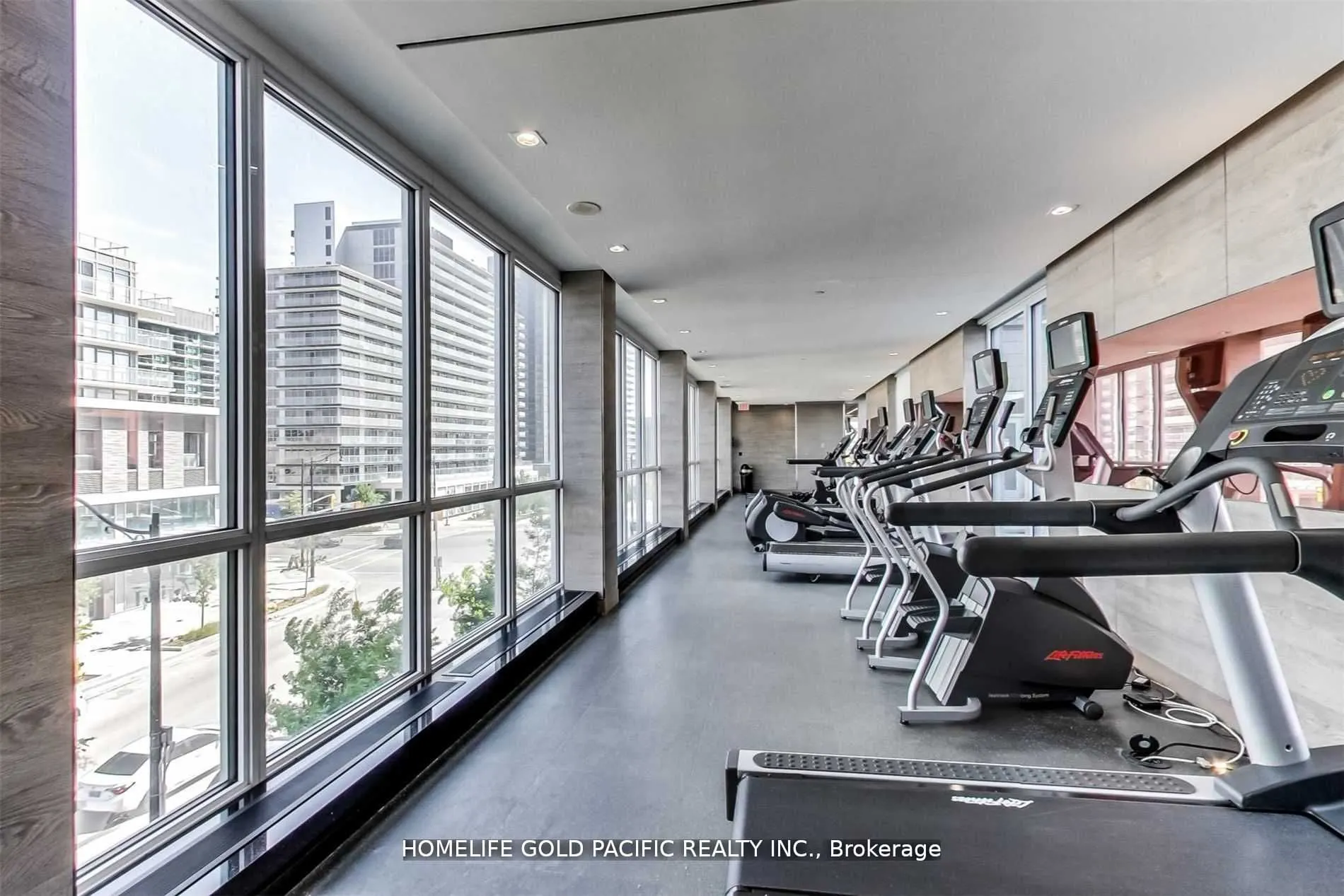 121 Mcmahon Drive, #3610