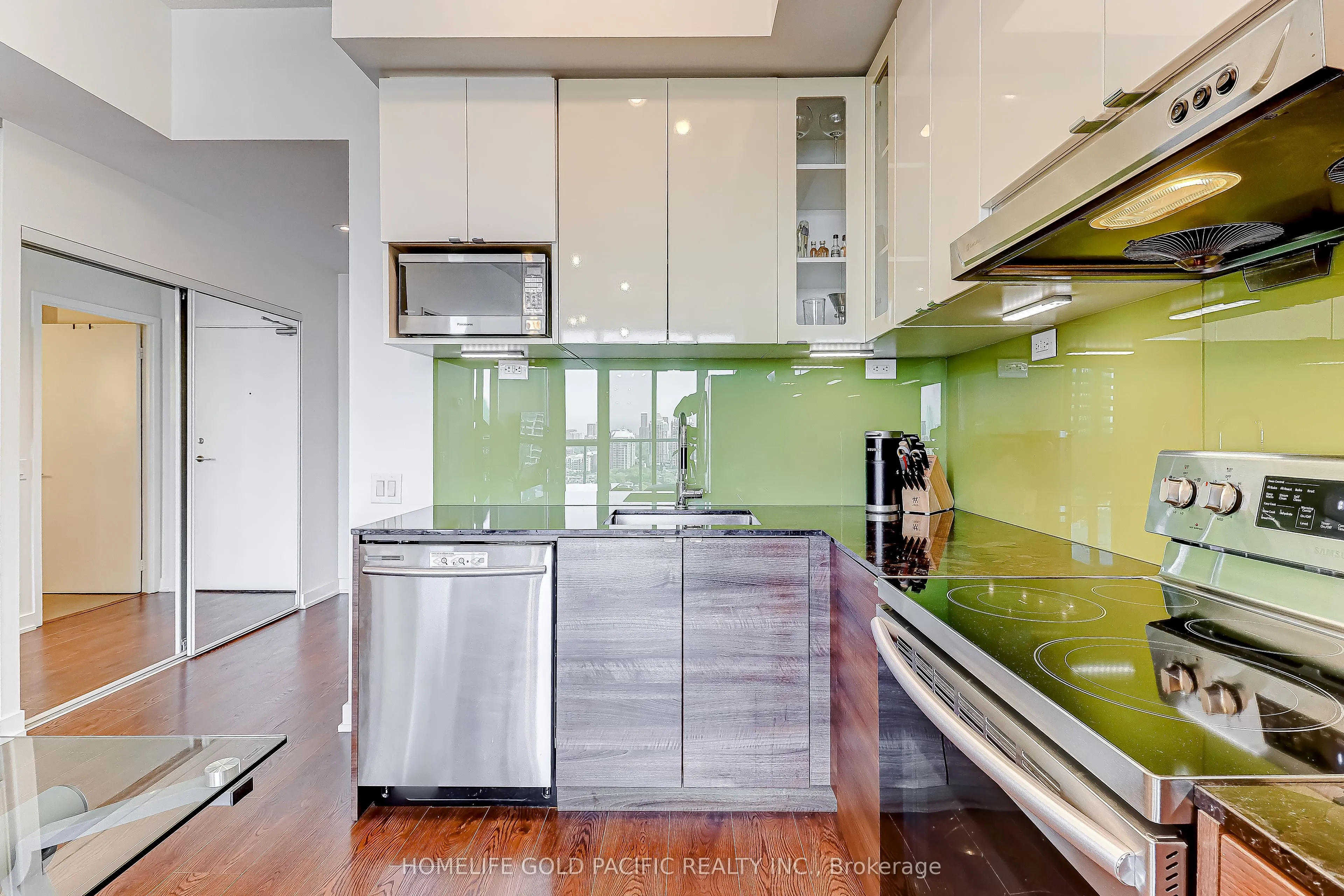 121 Mcmahon Drive, #3610