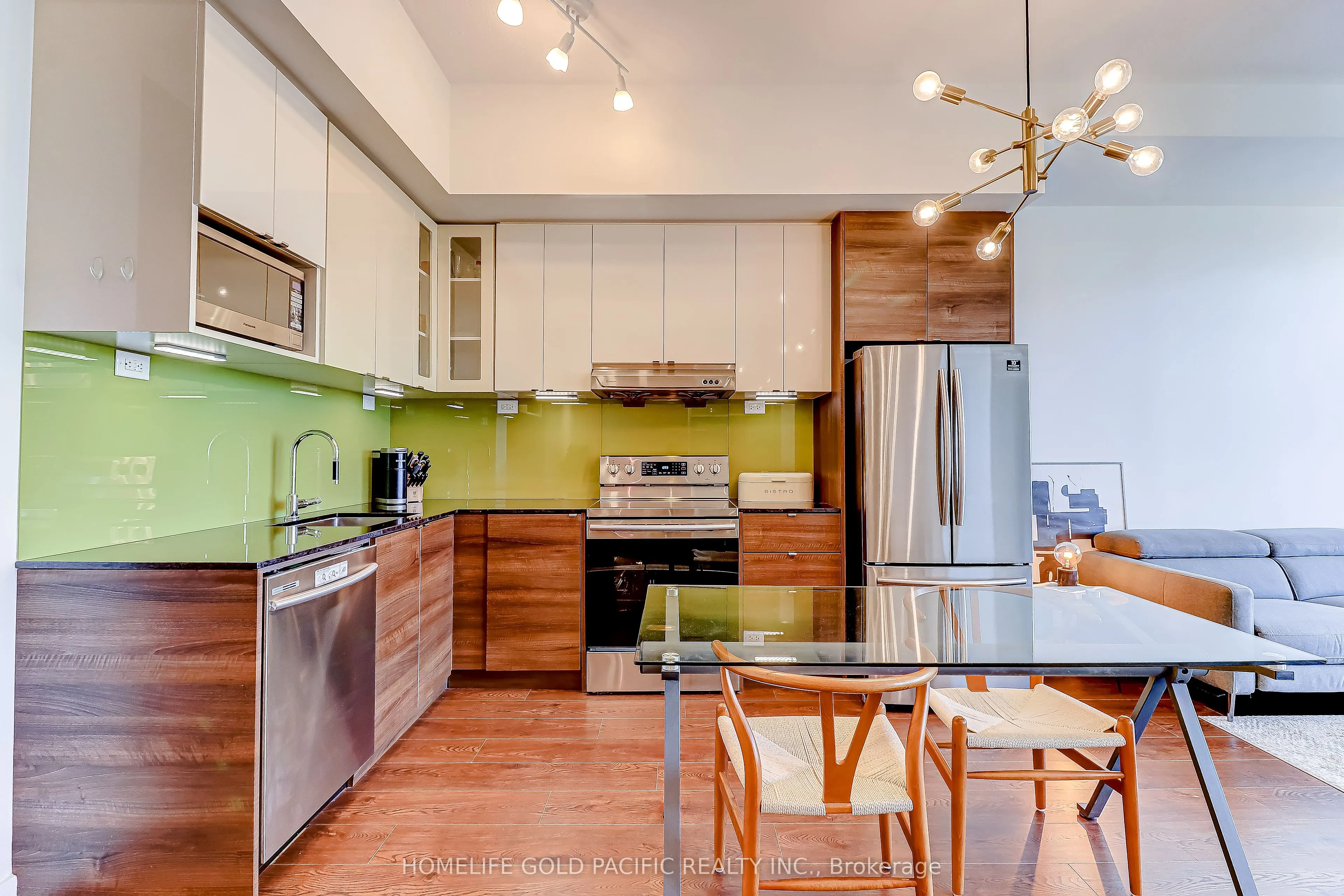 121 Mcmahon Drive, #3610