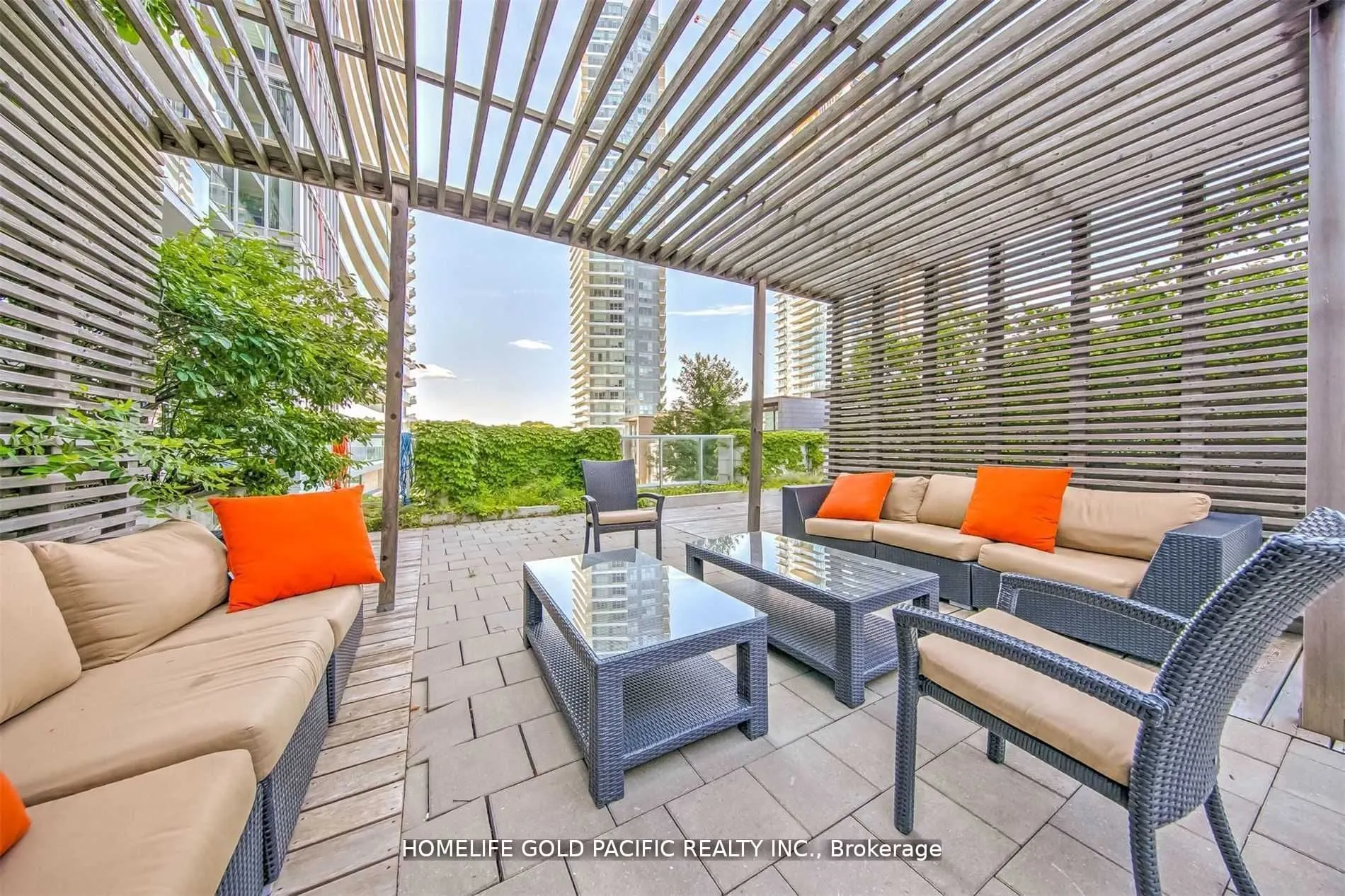 121 Mcmahon Drive, #3610