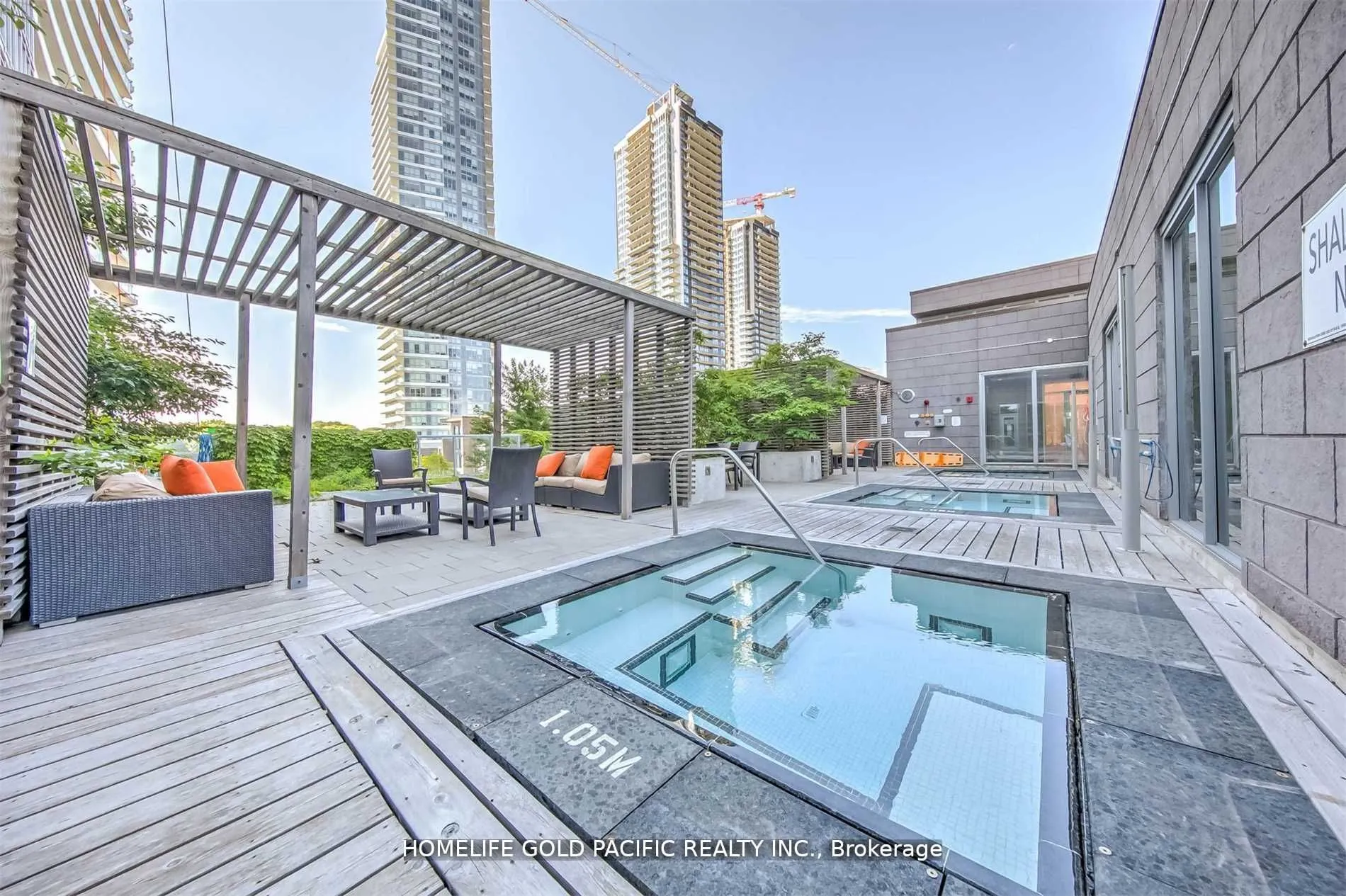 121 Mcmahon Drive, #3610